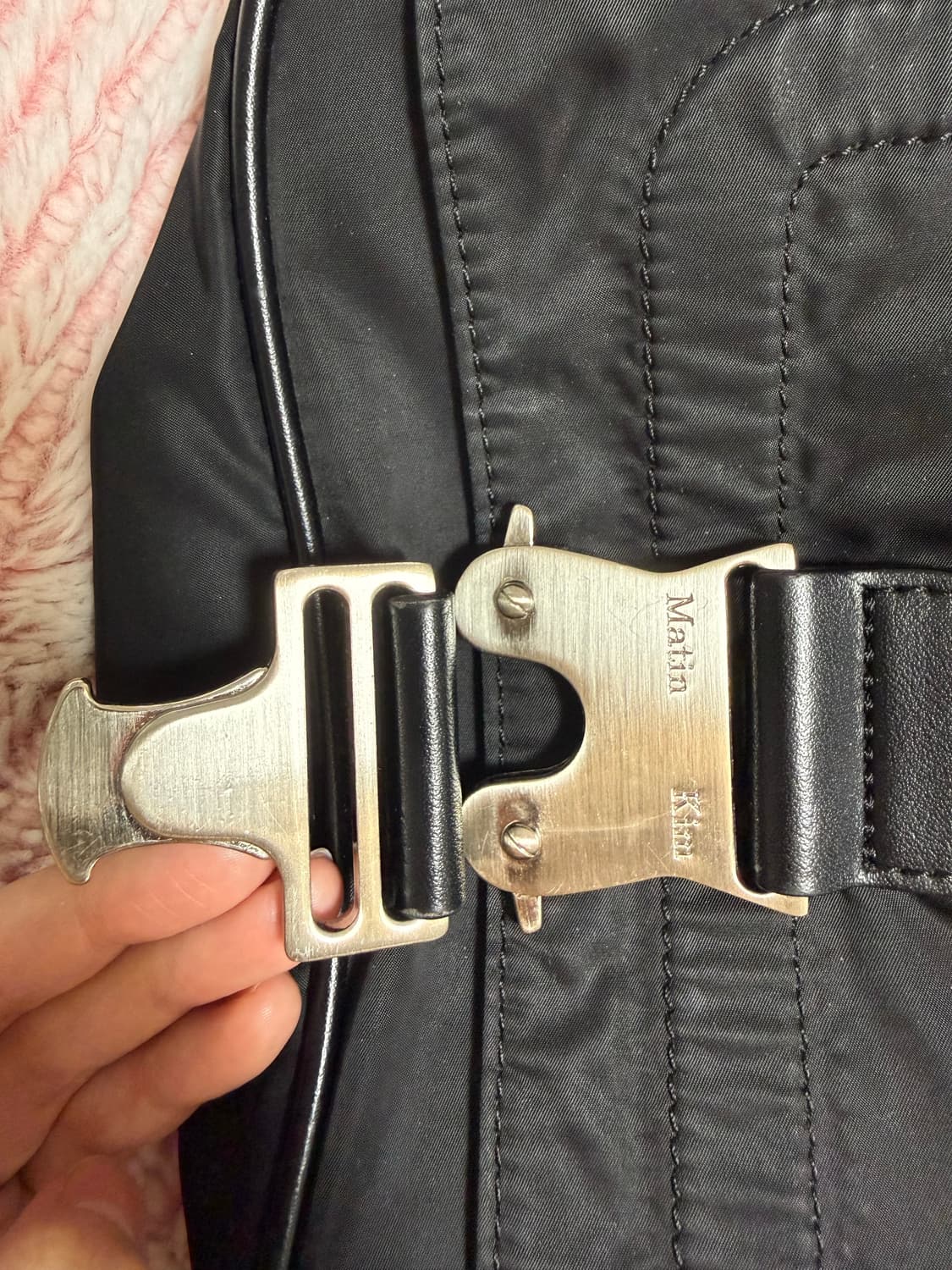 마뗑킴 미니 버클 크로스백 블랙 상품이미지4