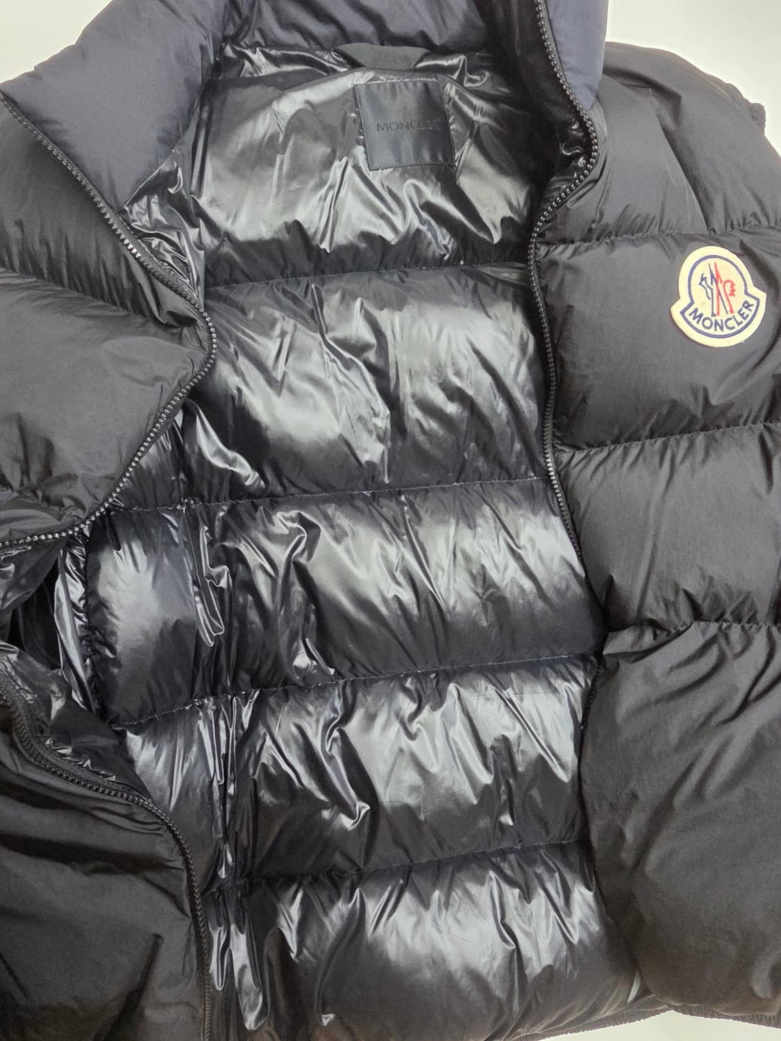 몽클레르 알마즈 다운 베스트 블랙 24FW 6사이즈 상품이미지4
