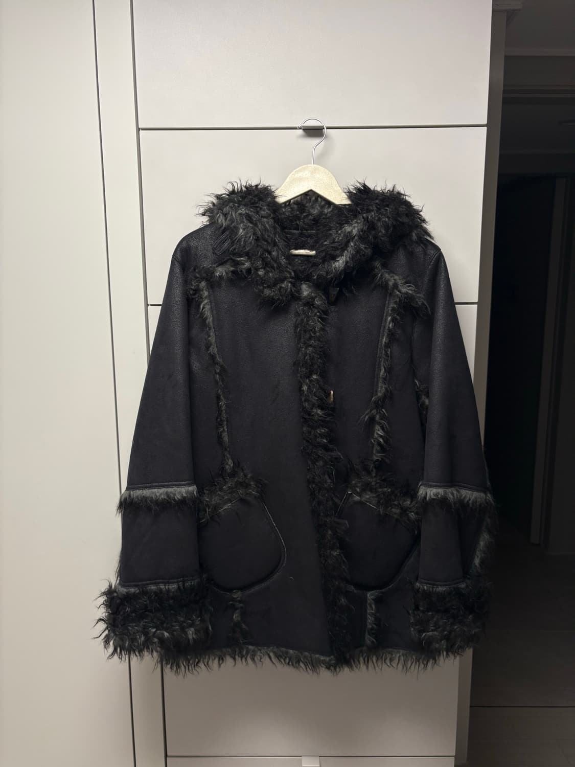 PERVERZE 퍼버즈 무스탕 후드 코트 상품이미지1