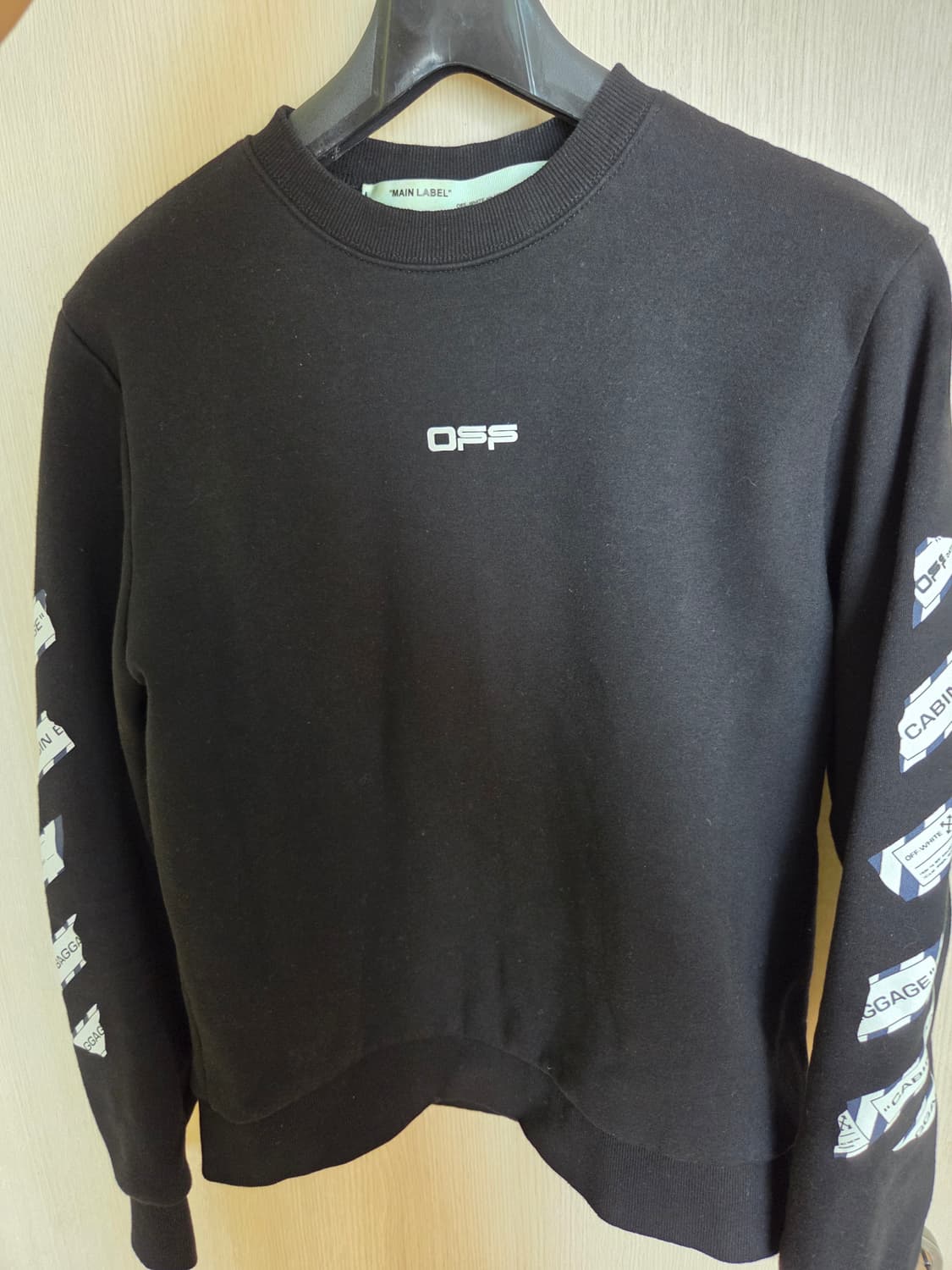 오프화이트 맨투맨 상품이미지2