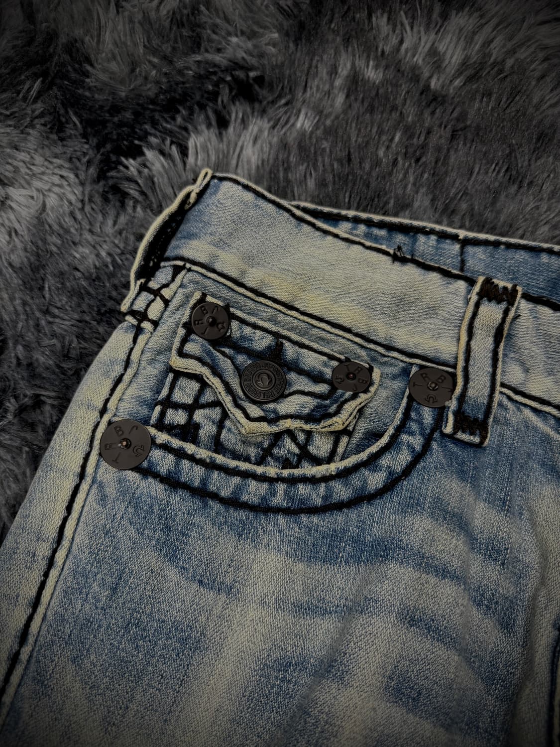True Religion 블랙 스티치 데미지 부츠컷 데님 팬츠 상품이미지5