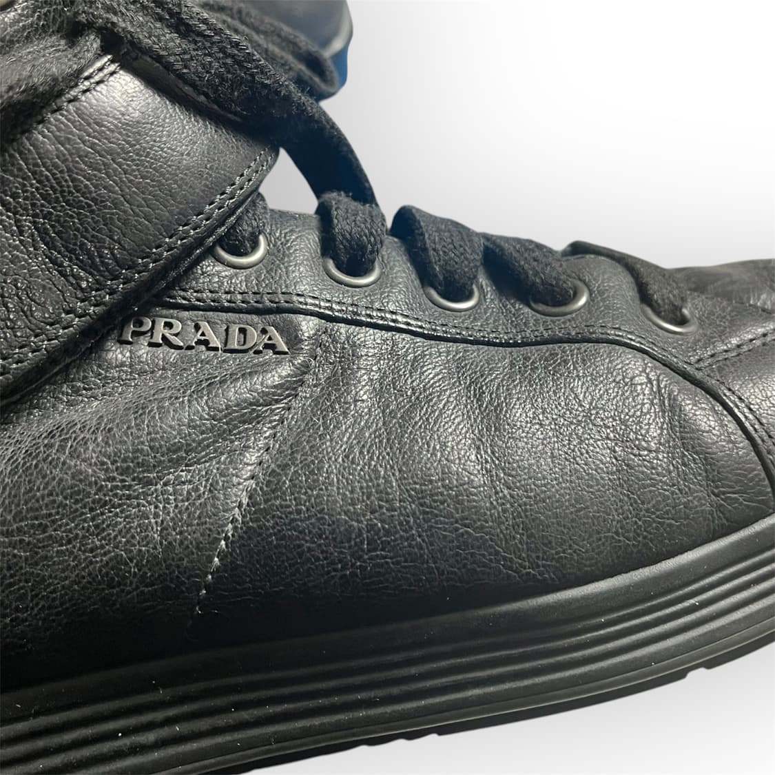 [275] 프라다 블랙 레더 하이탑 스니커즈  상품이미지2
