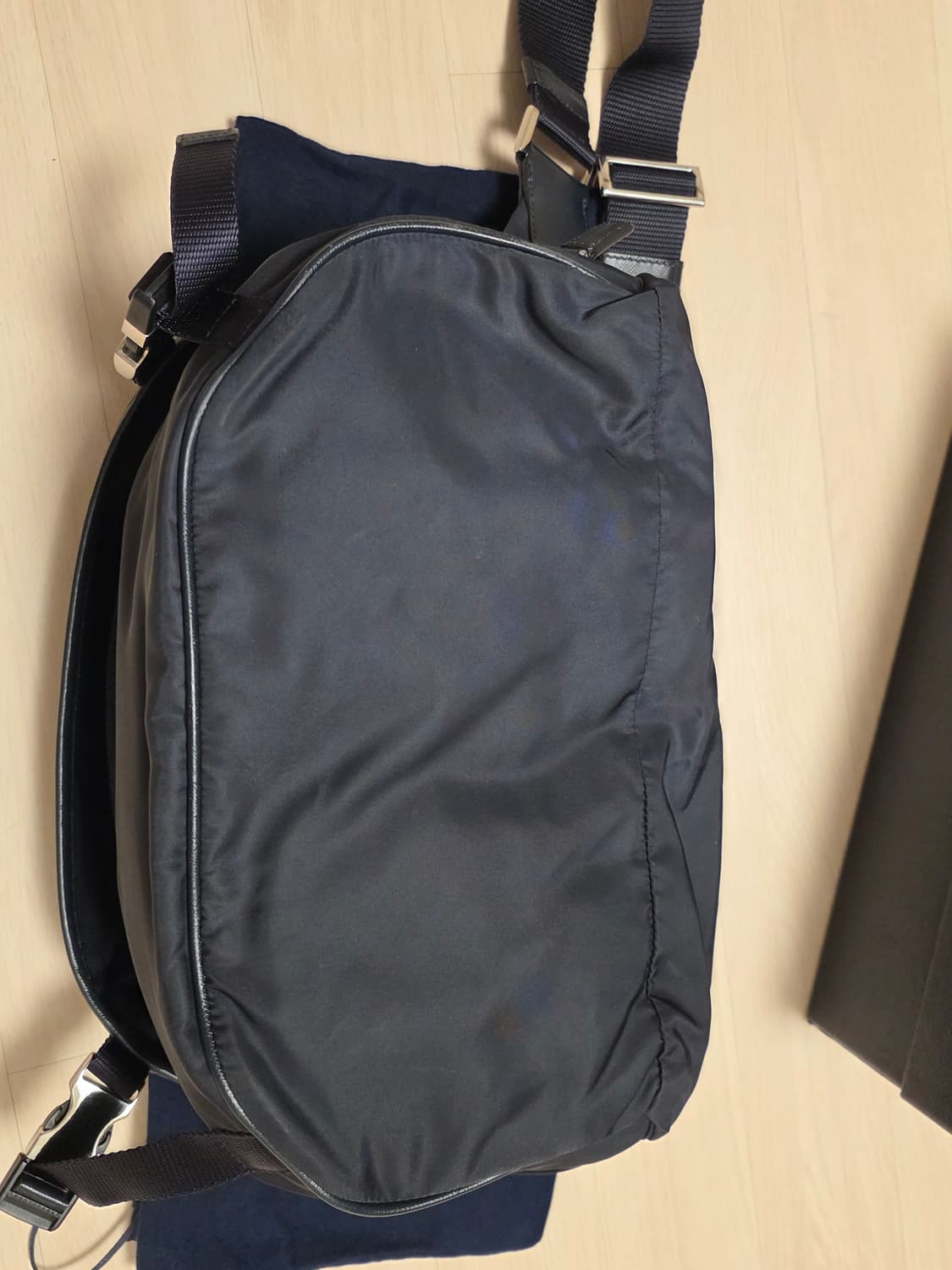 프라다 바이커 백 라지 사이즈 상품이미지3