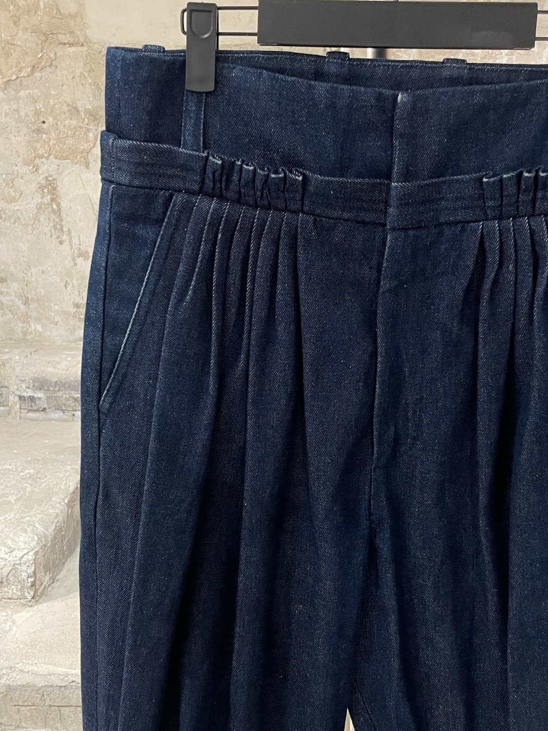 jw앤더슨 진청 폴드 헴 게더 배기핏 데님 팬츠 상품이미지2