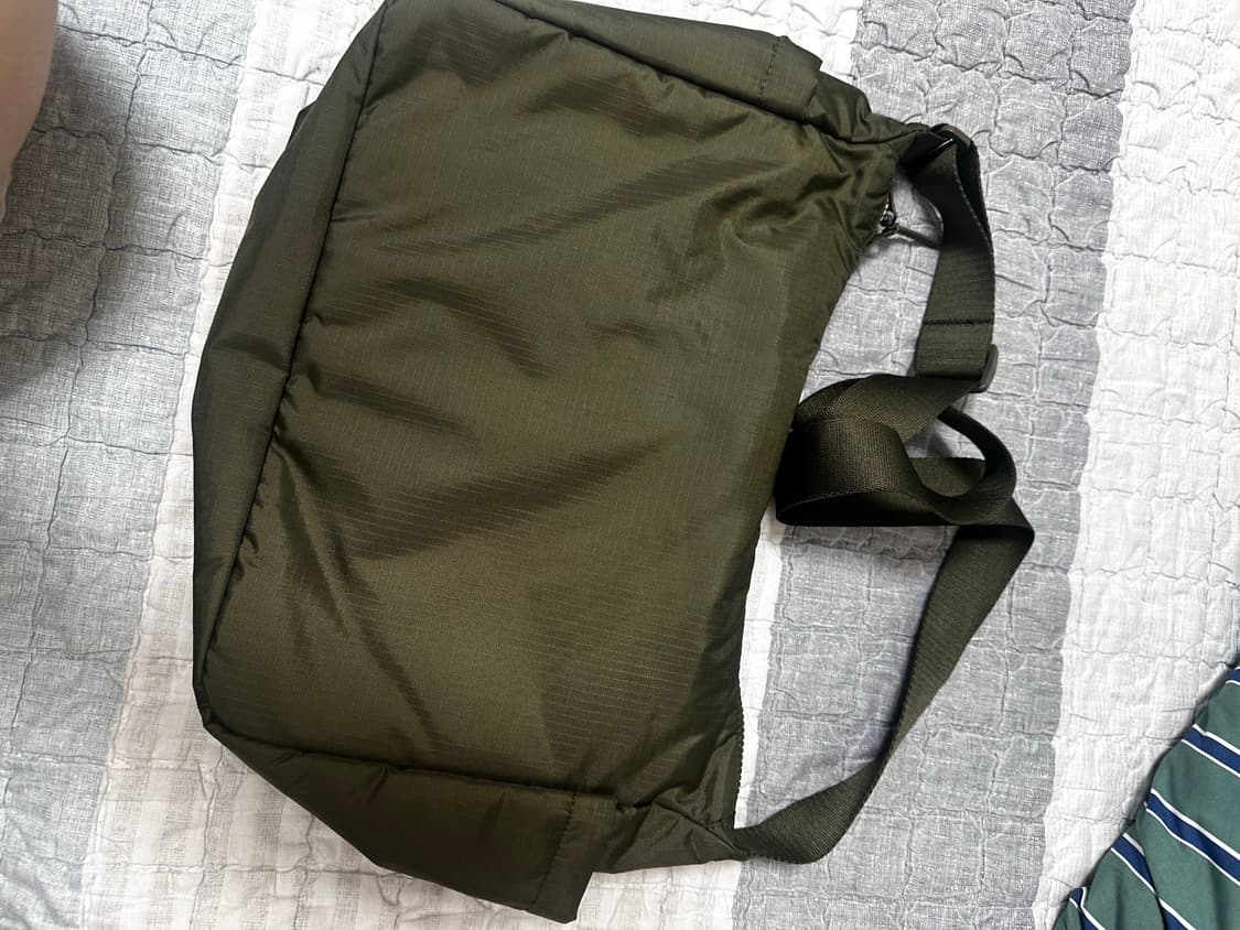 유니클로 유시다포터 카키색 크로스백 상품이미지2