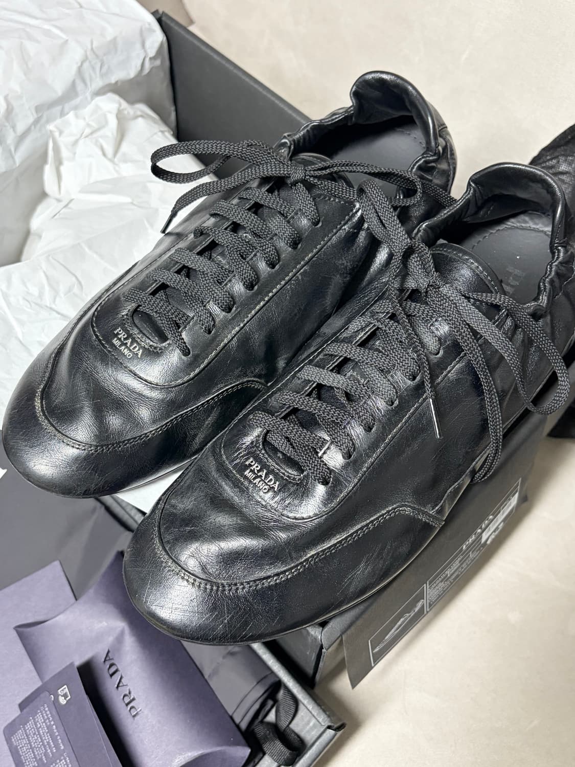 [7.5] 프라다 컬랩스 레더 스니커즈 블랙 상품이미지4