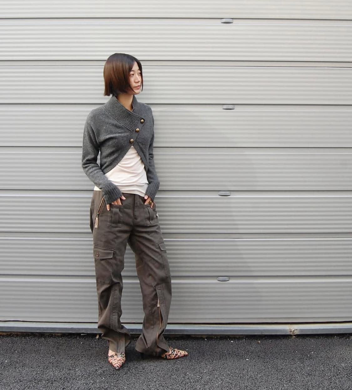 비대칭 버튼 울 니트 가디건 상품이미지1