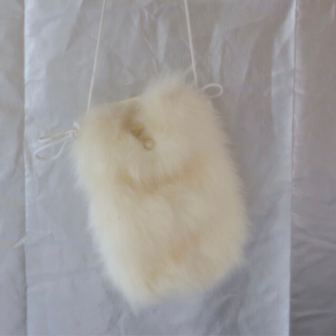 글로시 퍼 미니 백 Fur mini bag white 상품이미지1