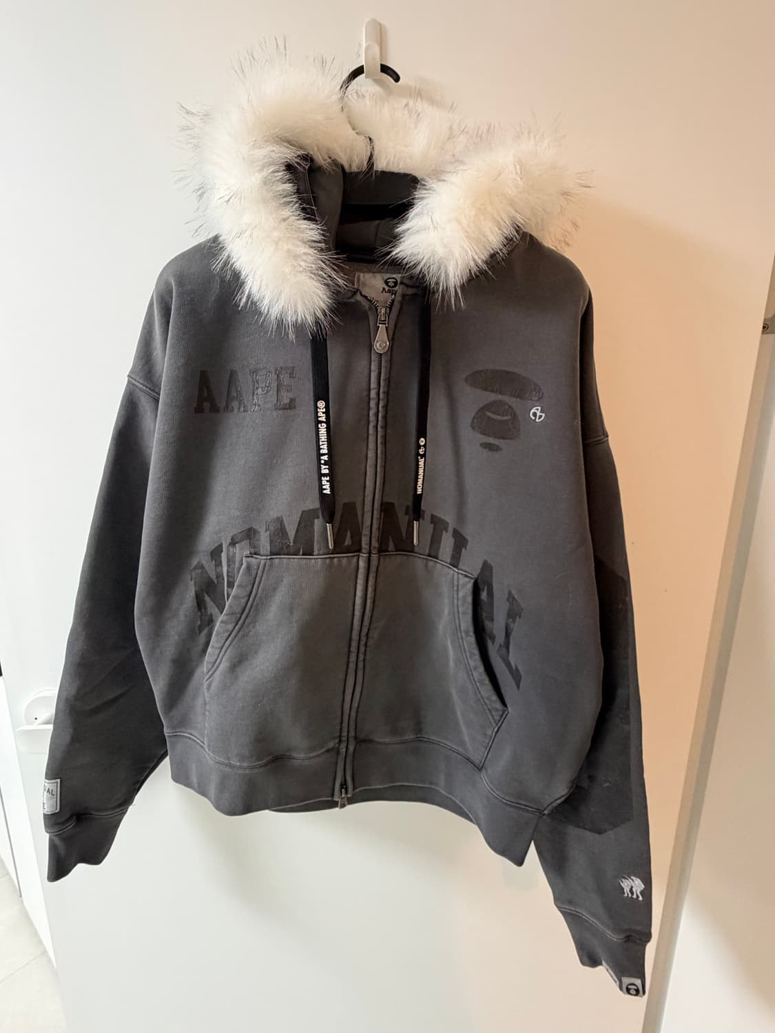 노메뉴얼 x 에이프 후디 차콜 M 새상품 상품이미지4