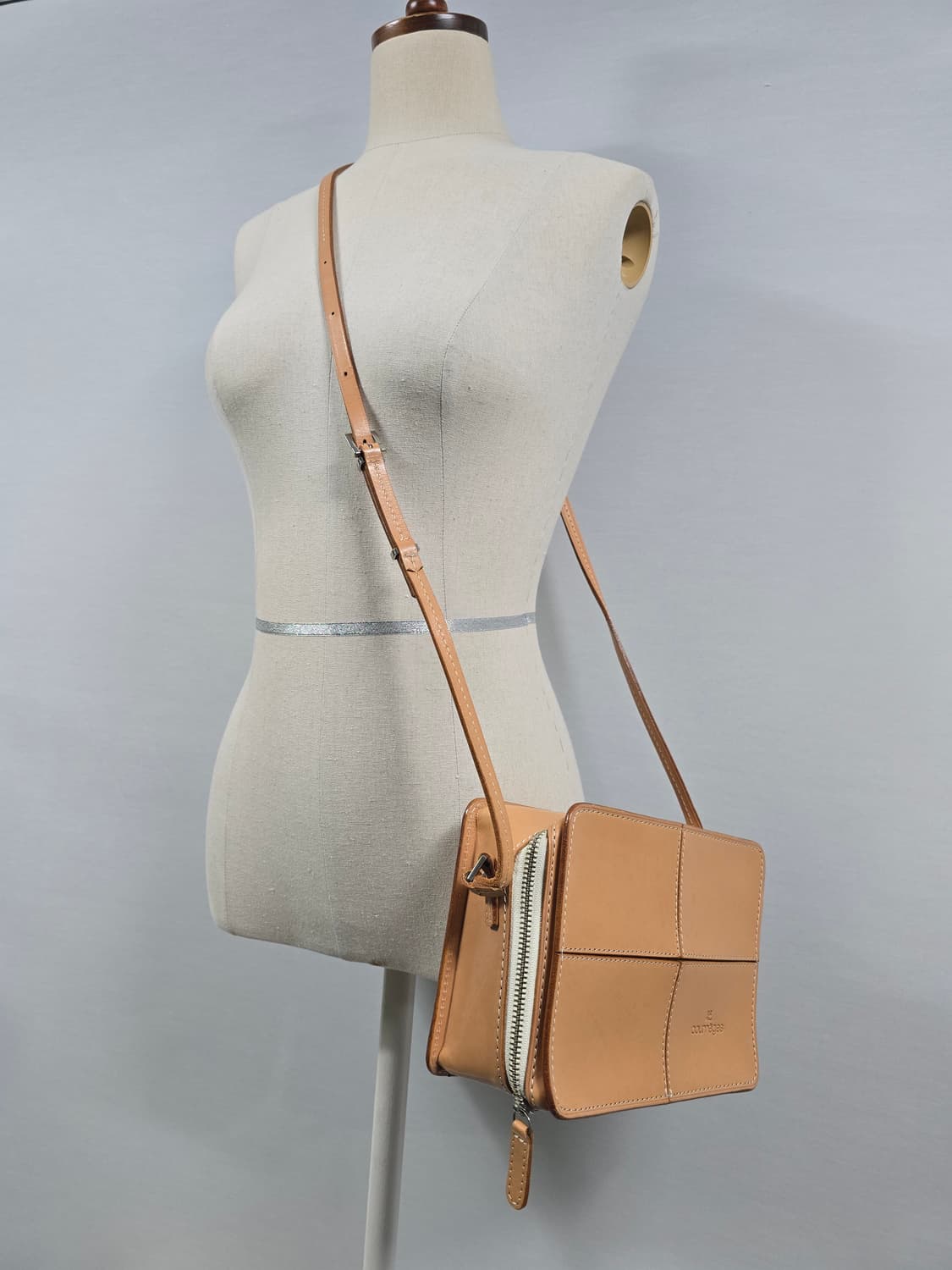 Courreges 꾸레쥬 스퀘어 숄더백 베이지 상품이미지3