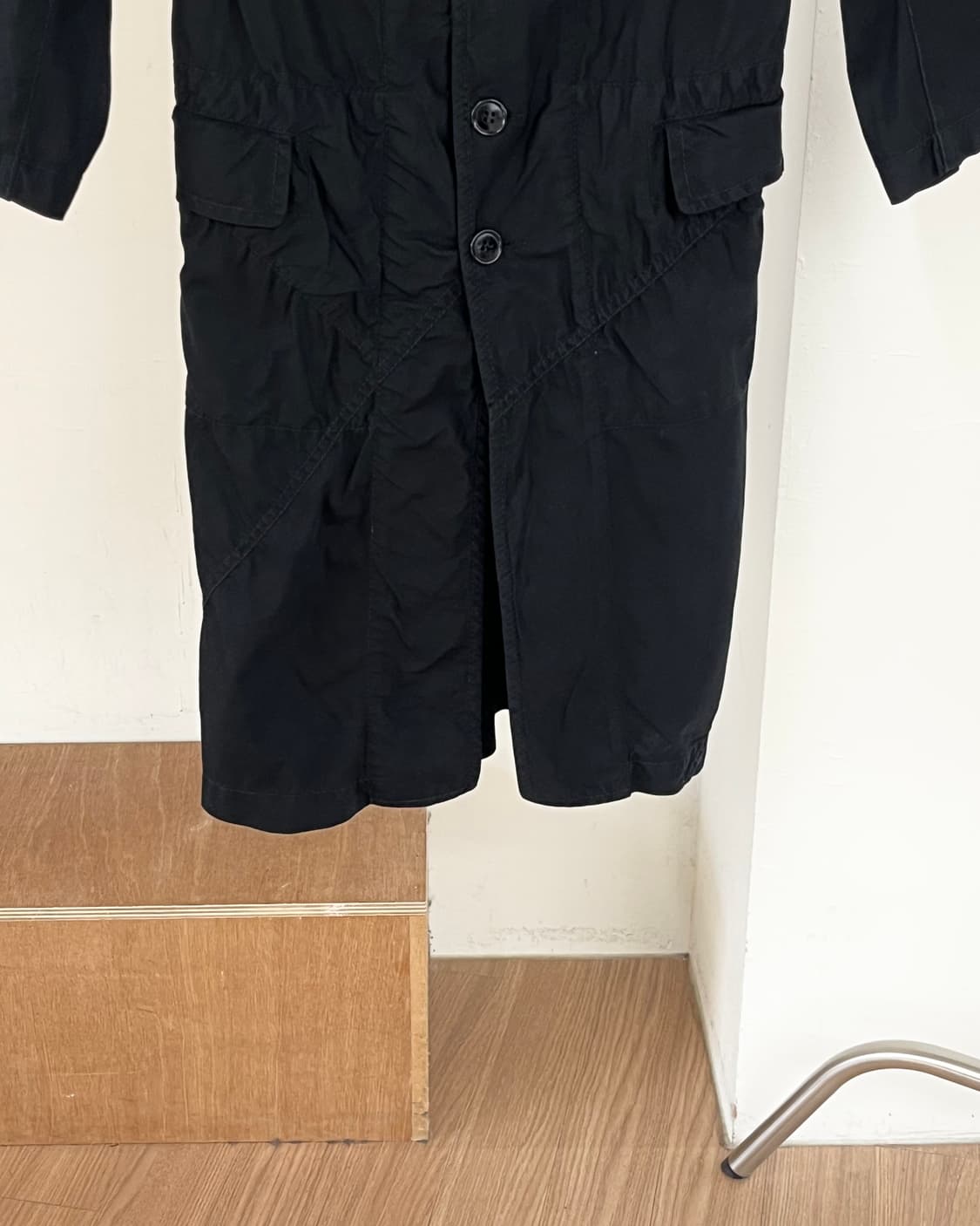 꼼데가르송 블랙 개더드 버튼 코트 상품이미지5