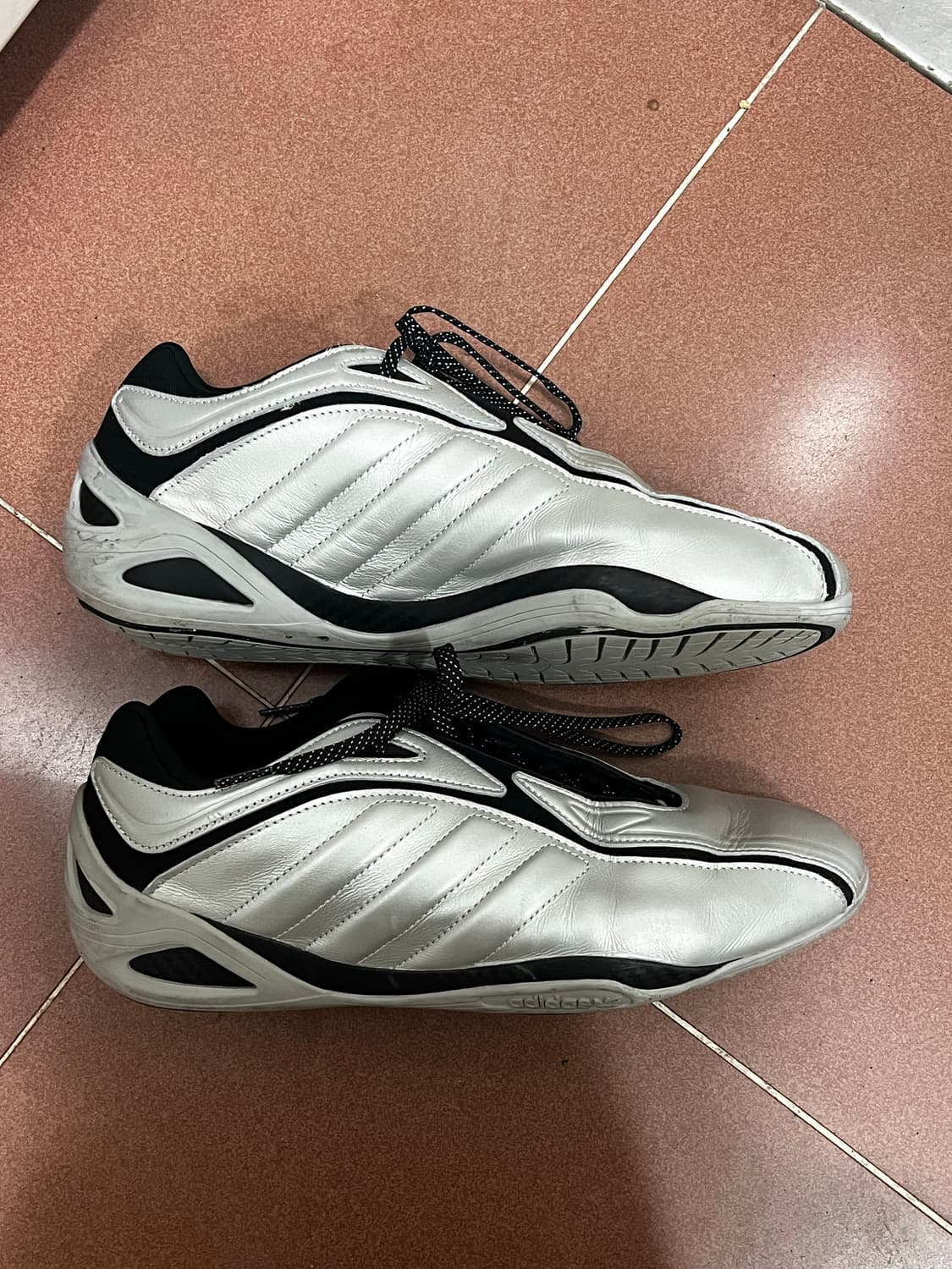 메르세데스x아디다스 스니커즈 상품이미지4