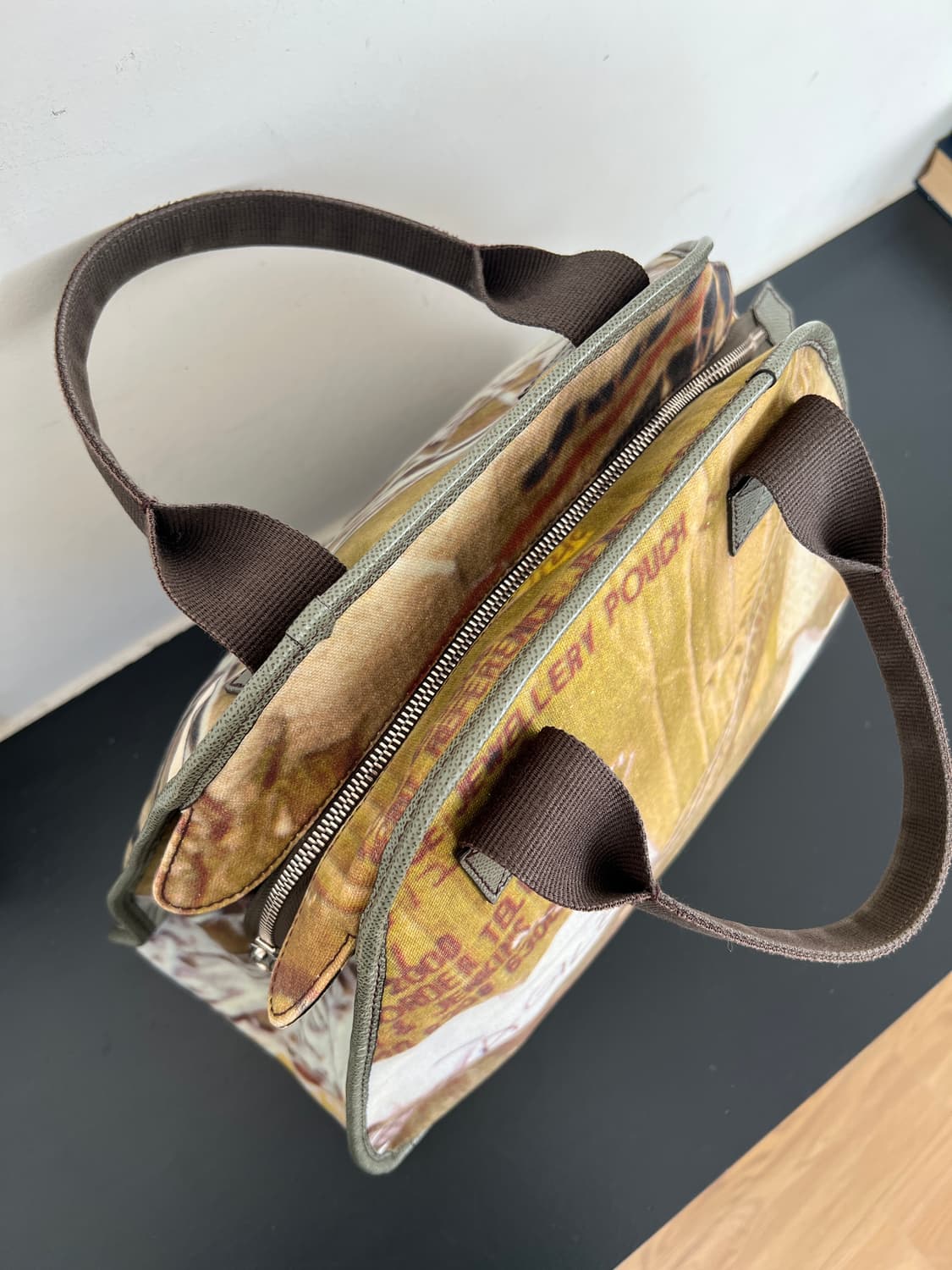 비비안웨스트우드 그래픽 야스민 토트백 상품이미지3