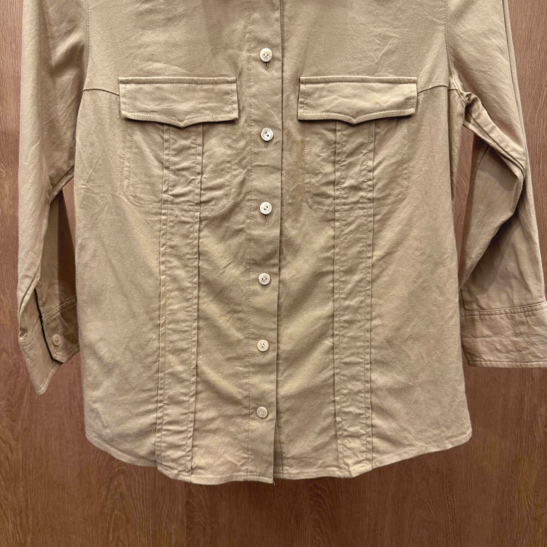 버버리 런던 더블 포켓 절개 라인 버튼 셔츠 체크 디테일 베이지 상품이미지5