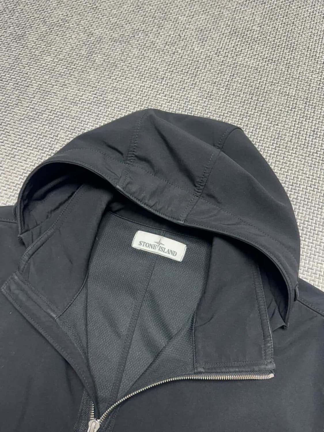 스톤아일랜드 라이트 소프트쉘 후드집업 상품이미지3