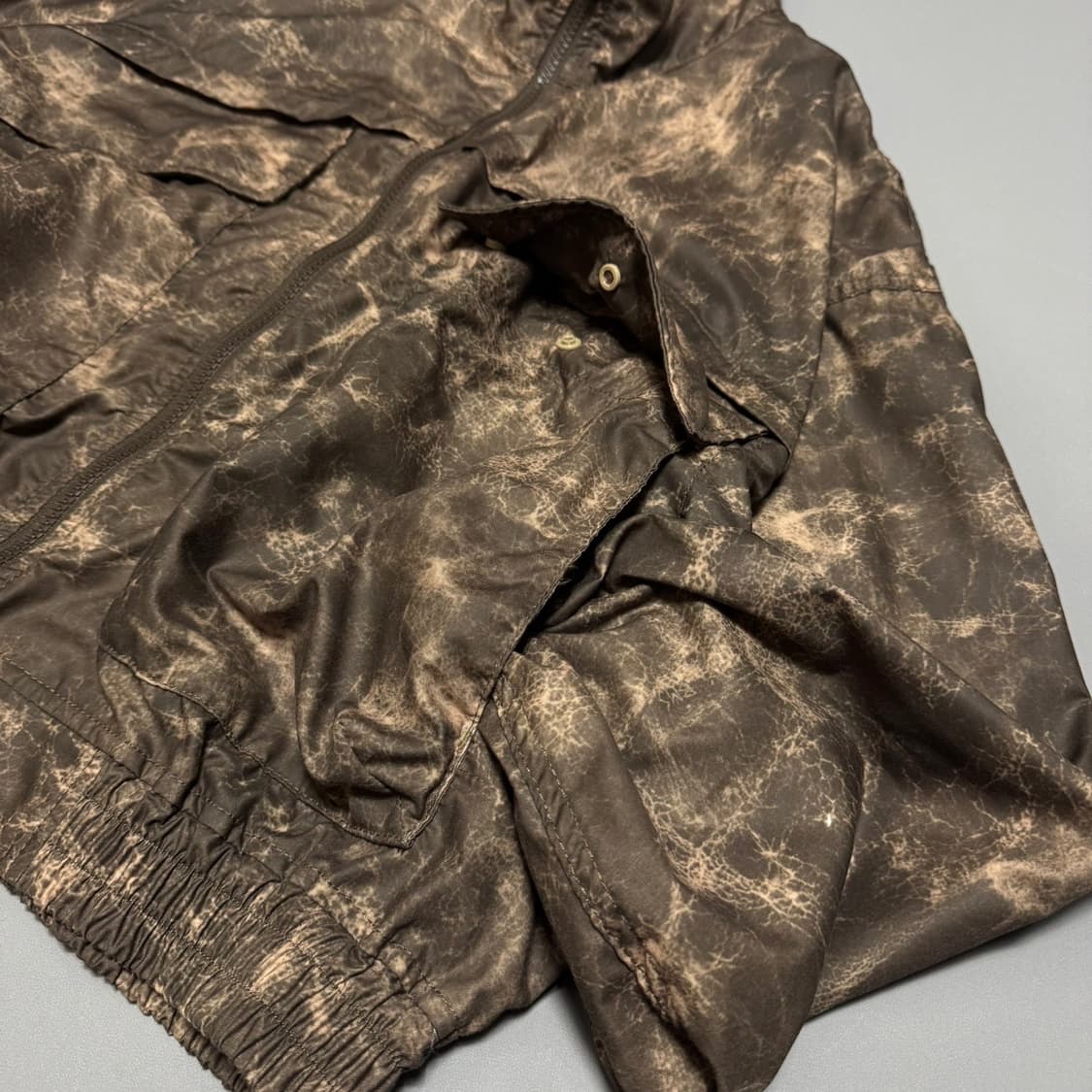 빔즈(BEAMS) 25ss 브라운컬러 다잉 패턴 와이딩 쇼트 블루종 자켓 상품이미지4