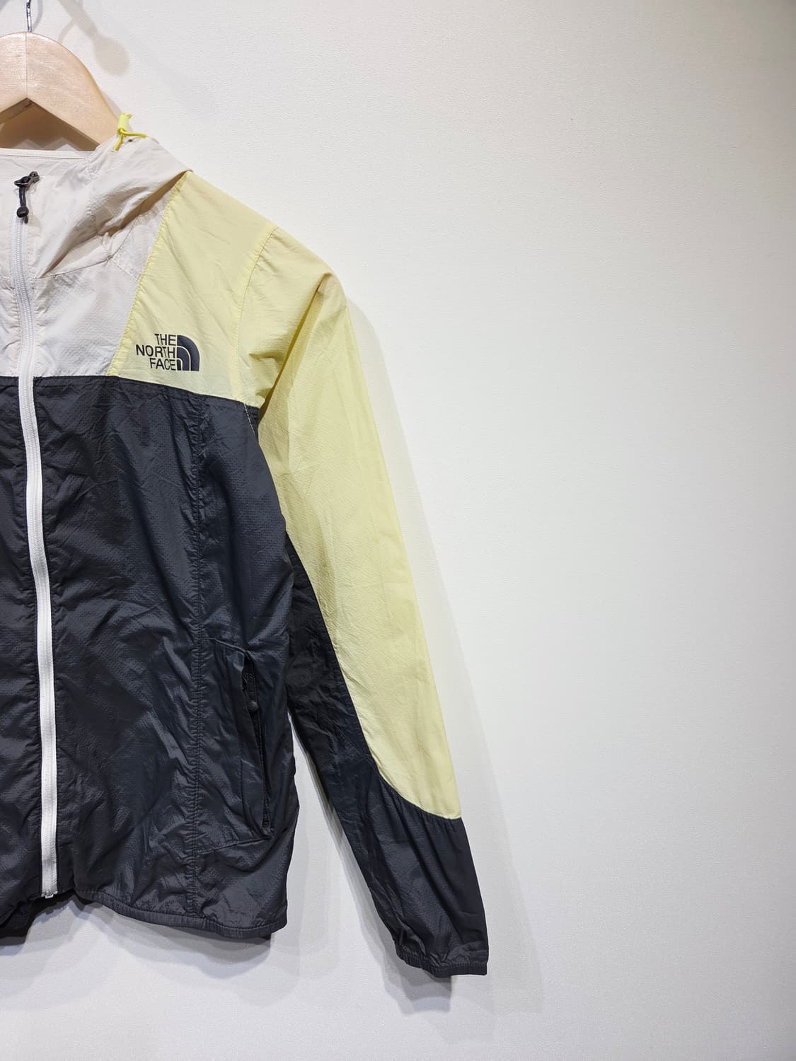 노스페이스 초경량 바람막이 옐로우/그레이_80(S) 상품이미지4