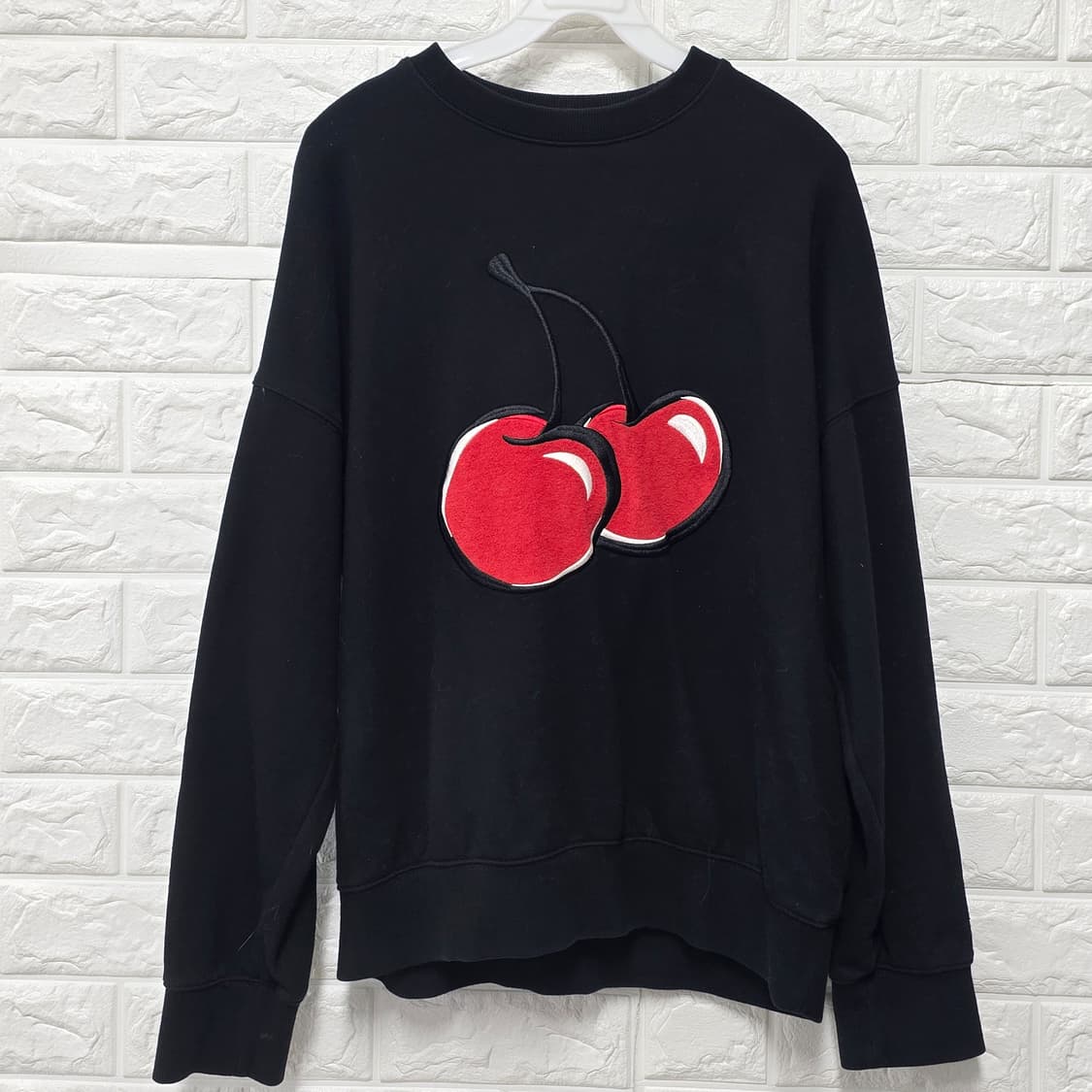 택포_ 키르시 체리 맨투맨 블랙 L 상품이미지1