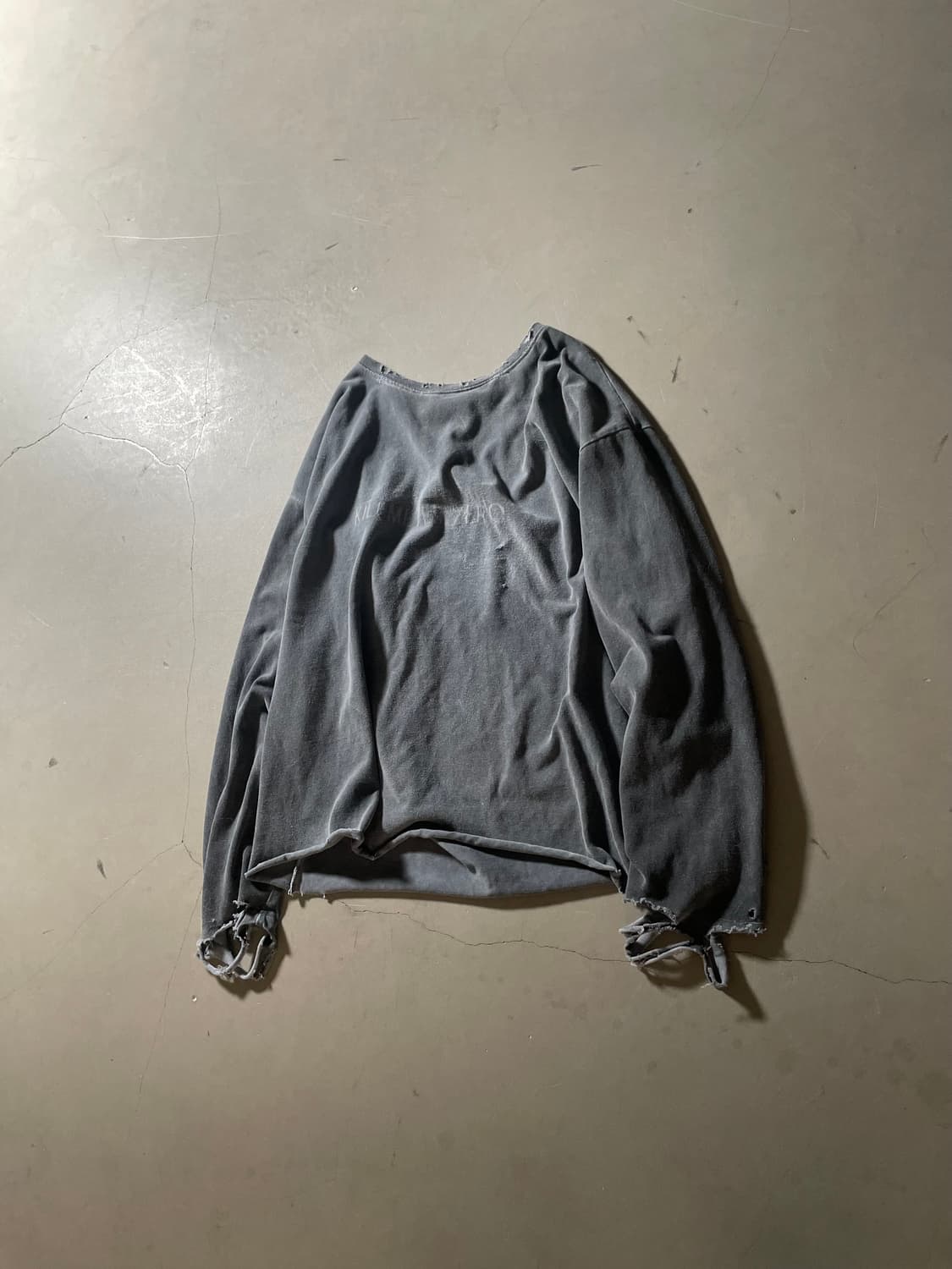 KZ Atelier Distressed Sweatshirt 상품이미지1