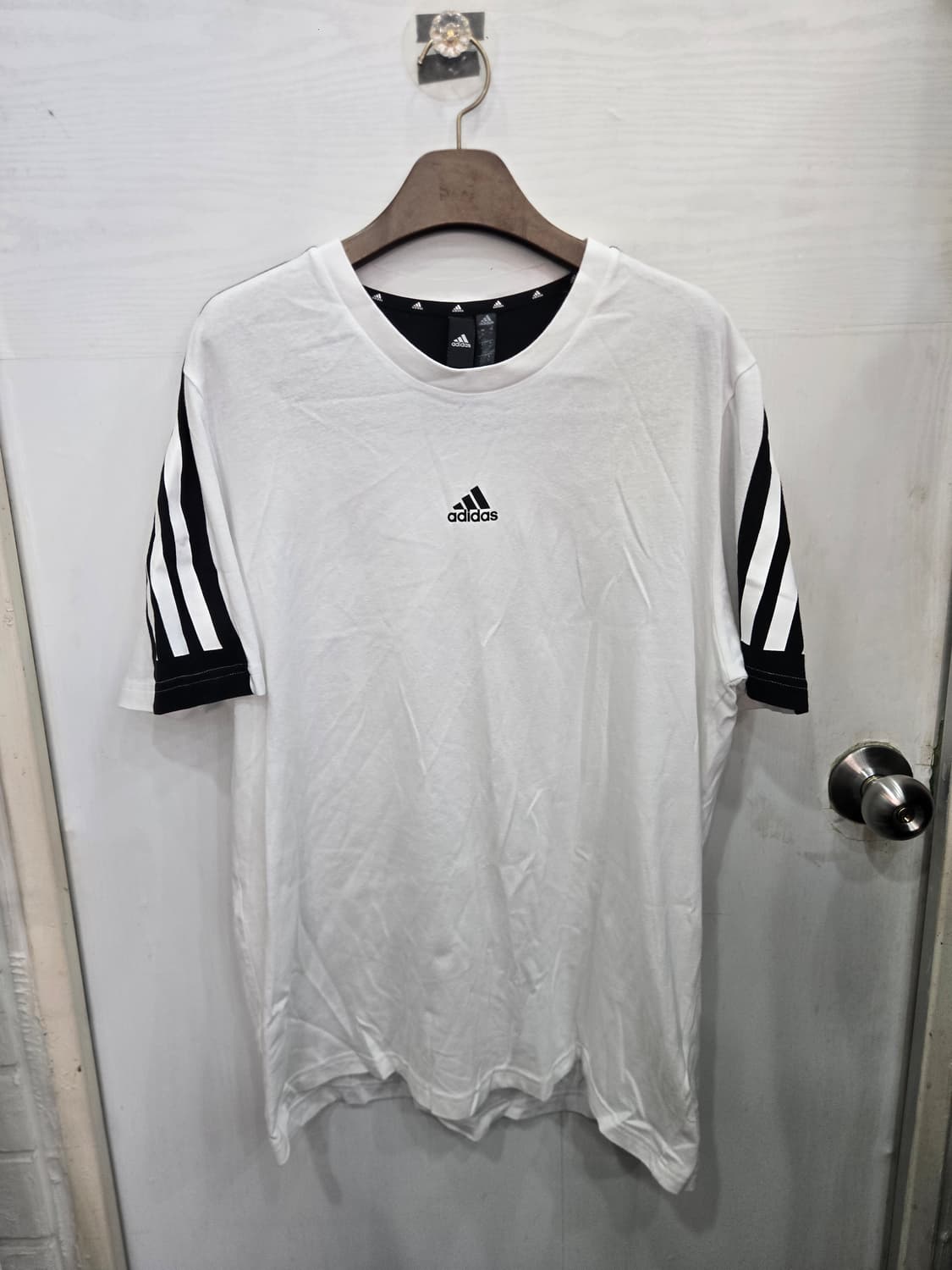 US L사이즈,크게나옴 )) adidas 아디다스 반팔티셔츠 !가운데로고 상품이미지2