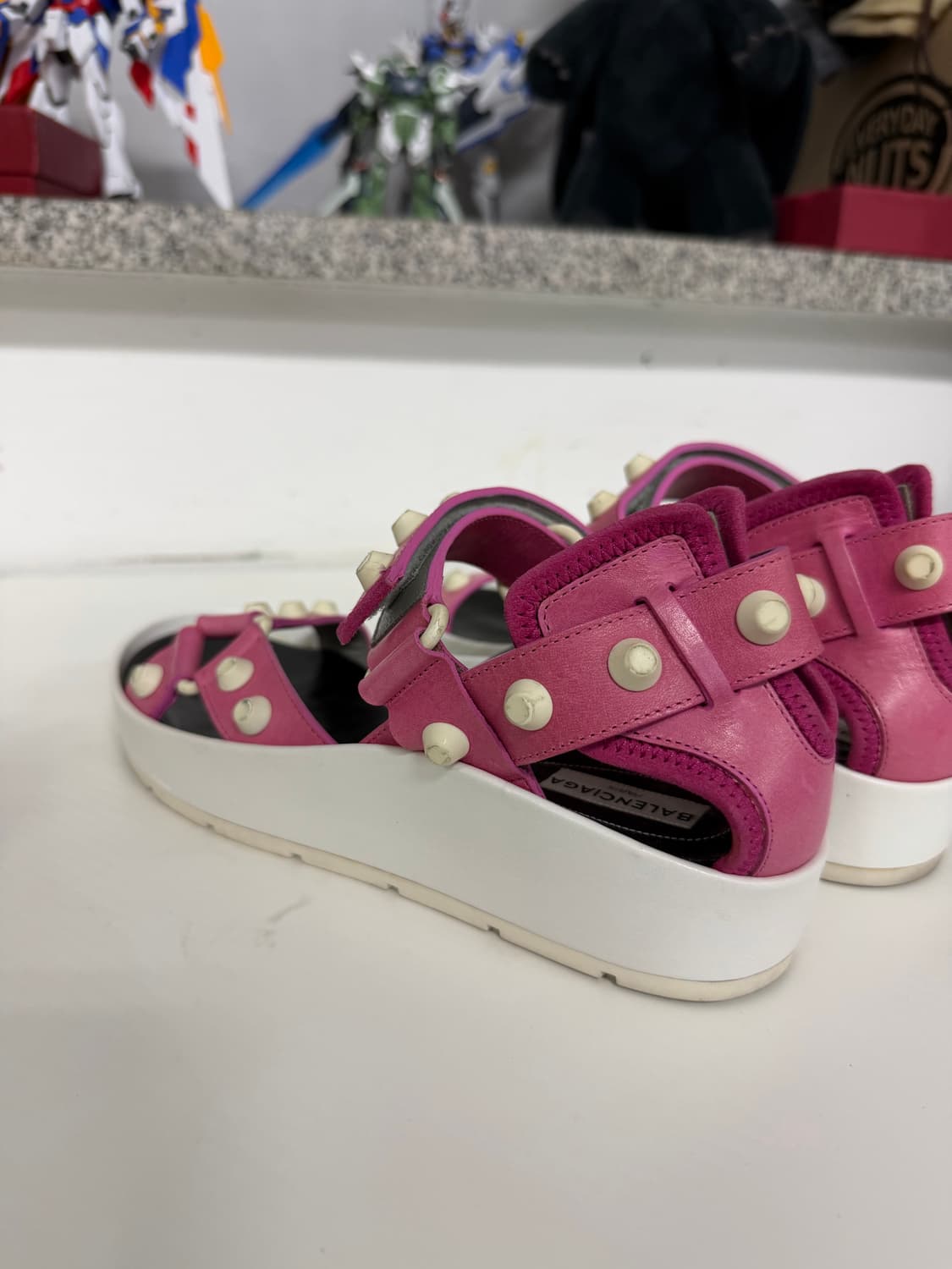 정품) 발렌시아가 핑크 스터드 샌들 36.5 상품이미지6