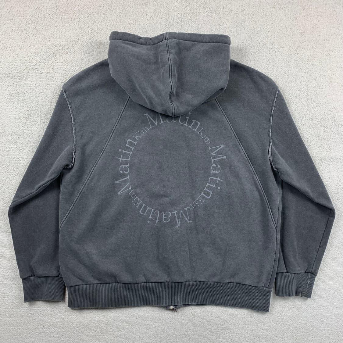 마뗑킴 써클로고 피그먼트 2way 후드집업 차콜 상품이미지2