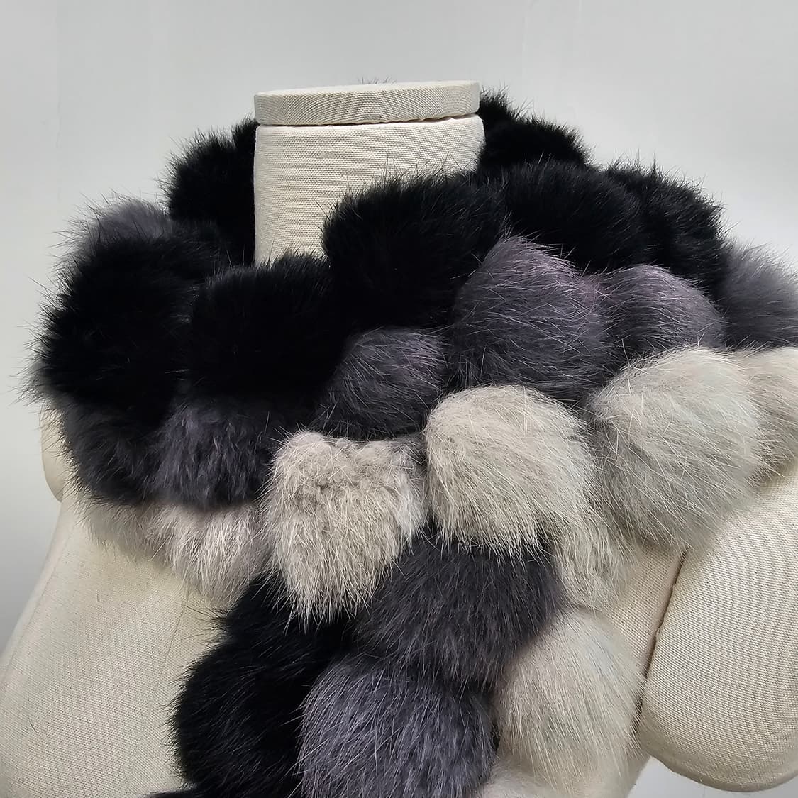 그라데이션 래빗퍼 폼폼 머플러  상품이미지4