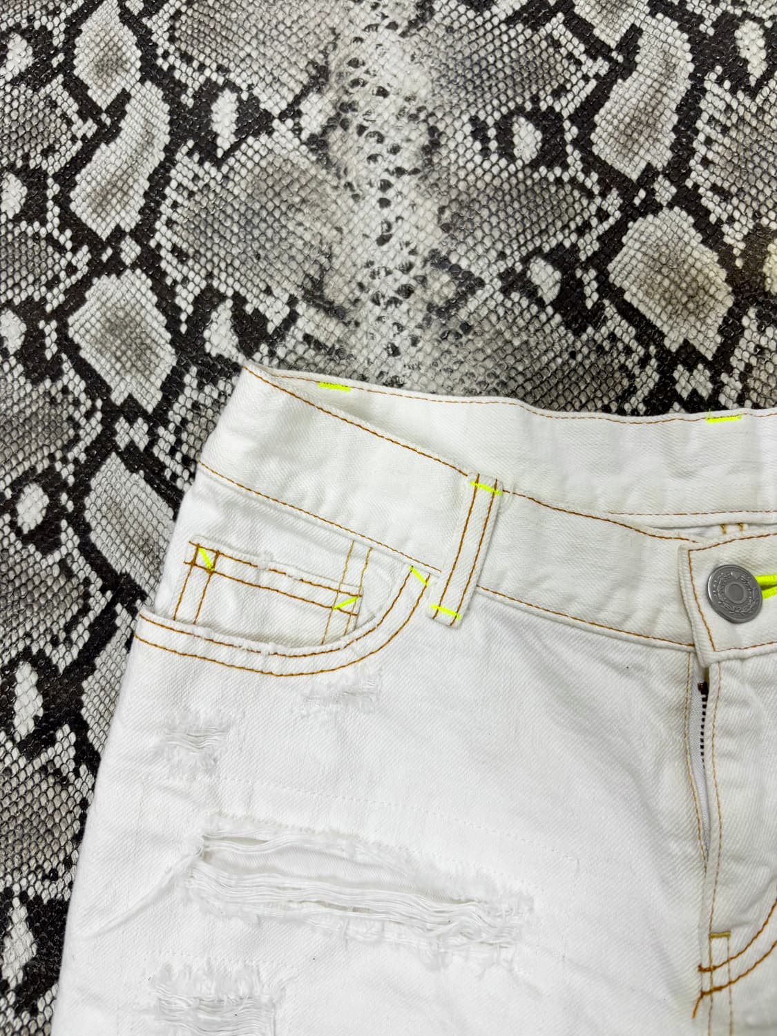“Vintage” Y2K White Damaged Stitch Detai 상품이미지4