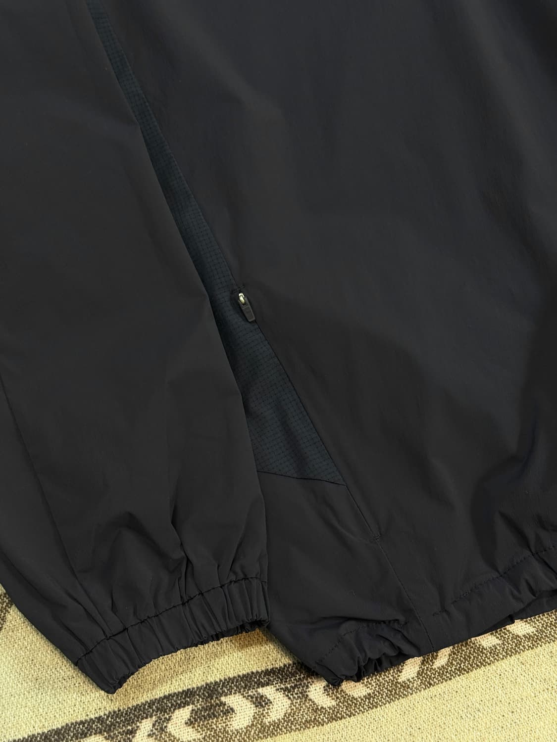 엄브로 맨체스터유나이티드 우븐맨투맨 105 사이즈 네이비 상품이미지9