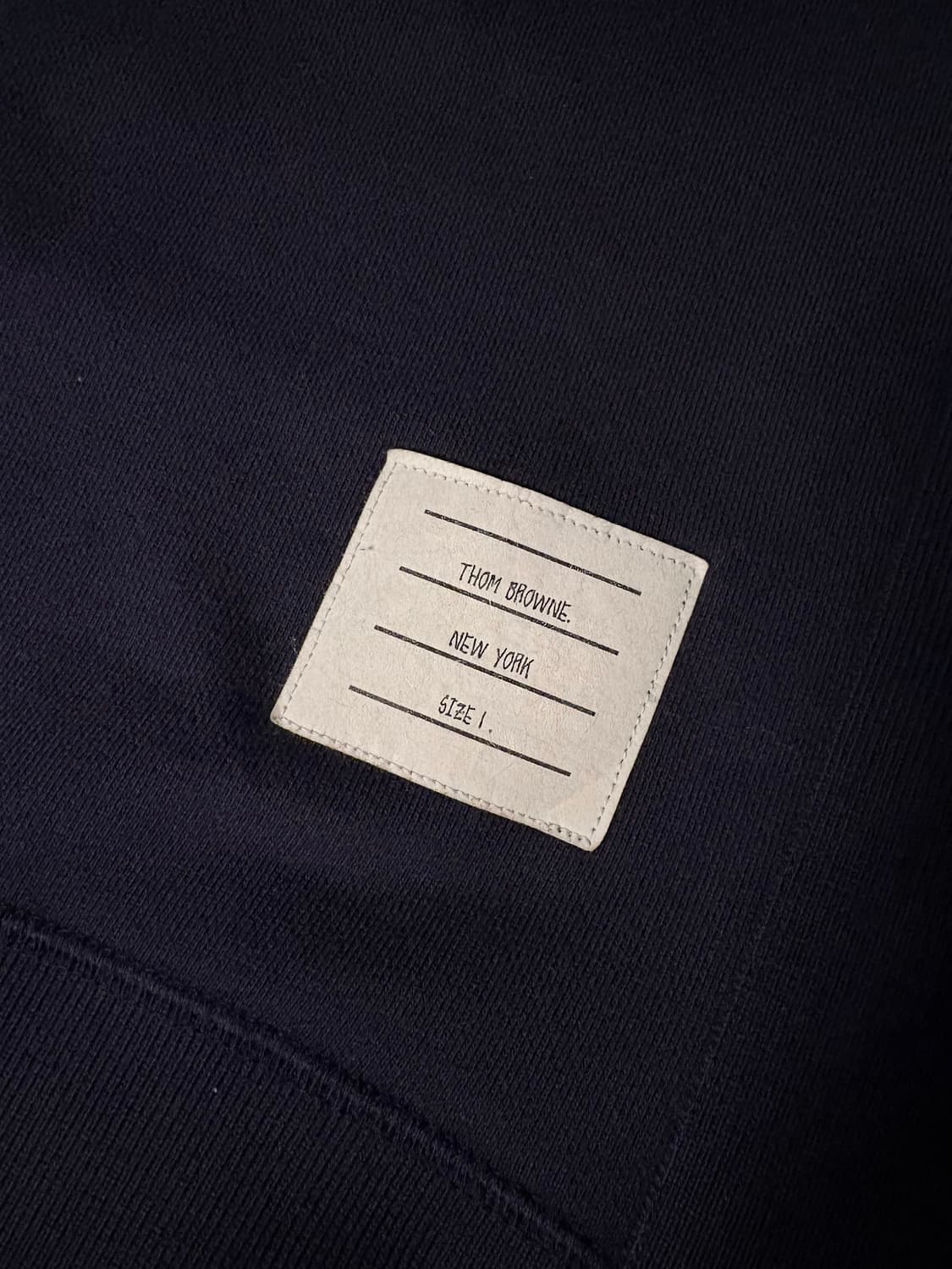 톰브라운 4선 완장 맨투맨 네이비 1사이즈 상품이미지4