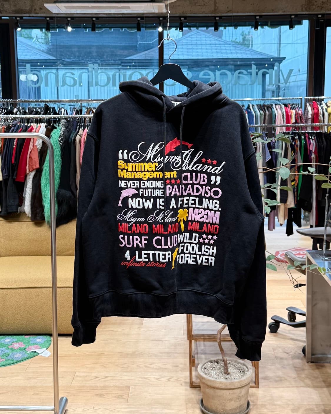 msgm 블랙 그래픽과 로고 프린팅 후디  상품이미지1