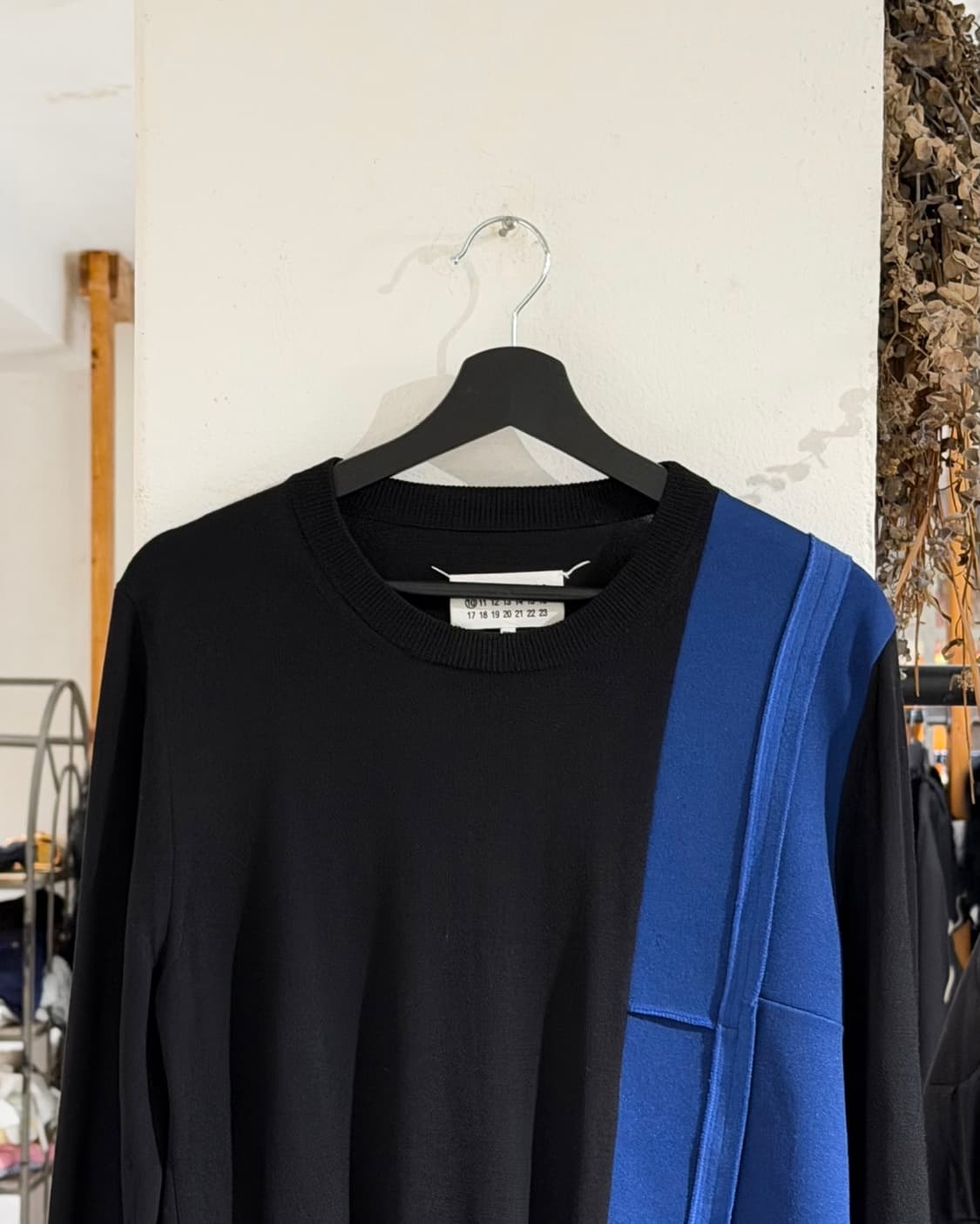 메종 마르지엘라 블랙 블루 배색 롱슬리브 니트 상품이미지4