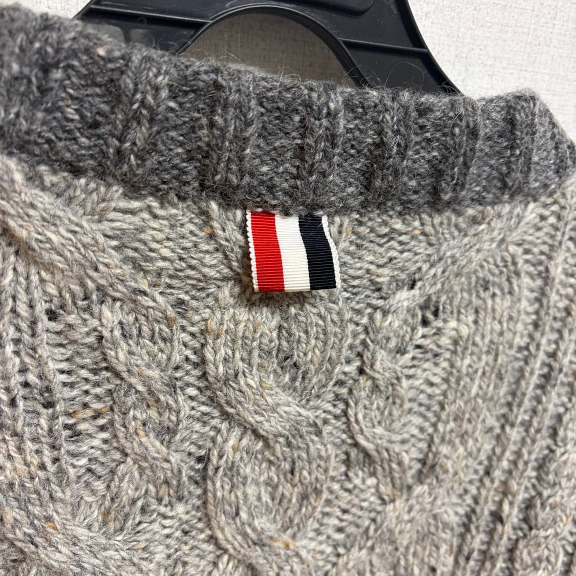 톰브라운 모헤어 사선완장 니트 상품이미지7
