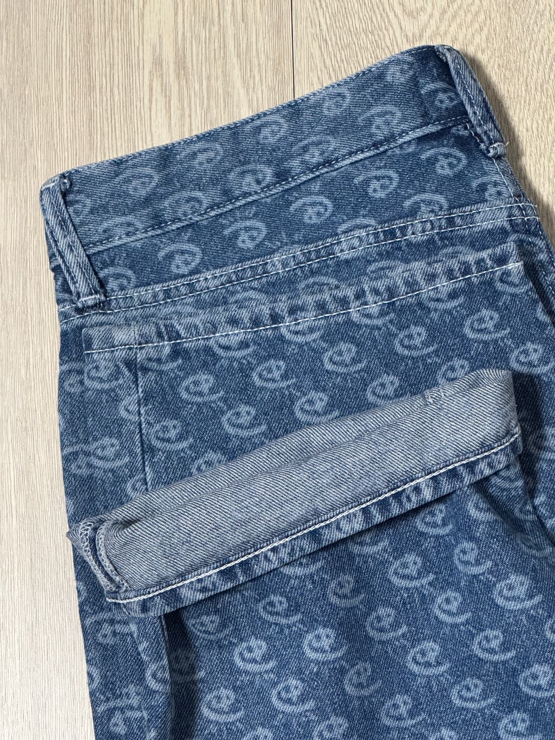 H&M x Disney 100th 모노그램 데님 팬츠 31/30 상품이미지9