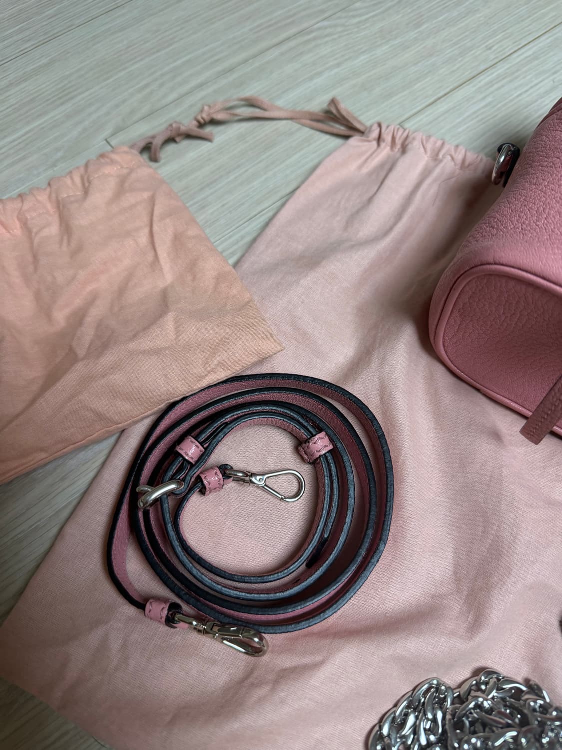 miumiu 미우미우 핑크 스퀘어 토트 크로스백 상품이미지3