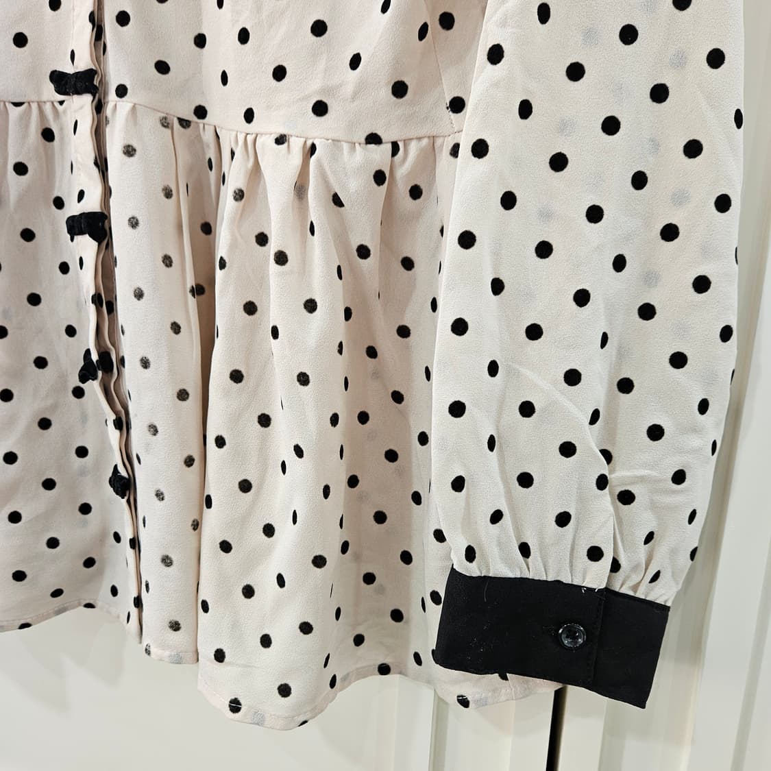 Sorridere 도트 블라우스 상품이미지5