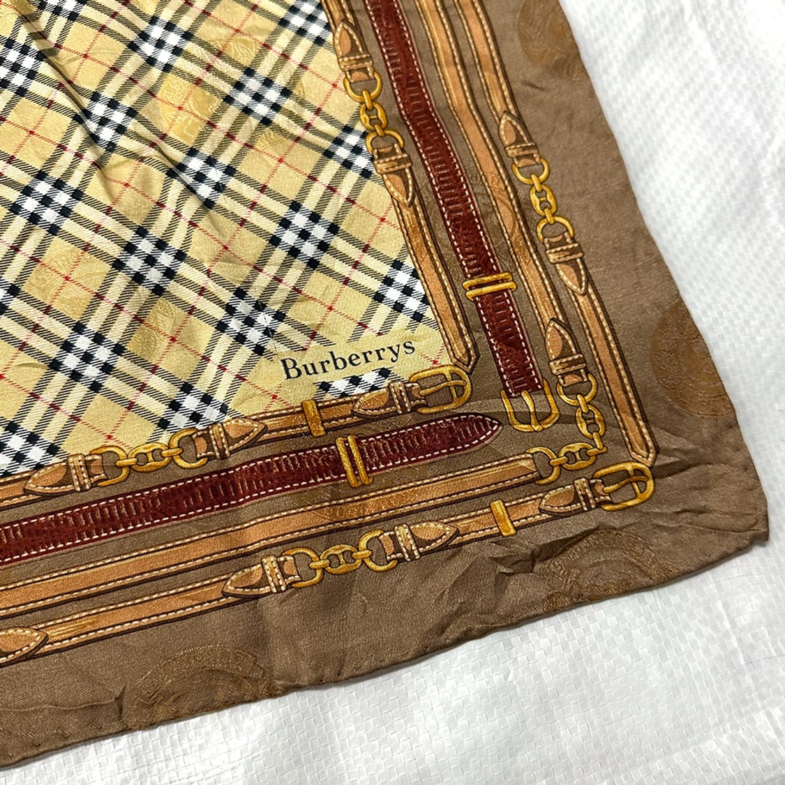 버버리 실크 100% 올드스쿨 올드모델 노바체크 그래픽 스카프 쁘띠 정품 상품이미지2