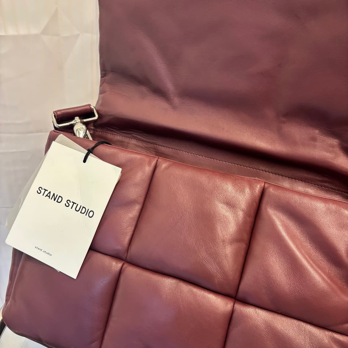 정품 스탠드스튜디오 퀄팅 램스킨 투웨이백     상품이미지6