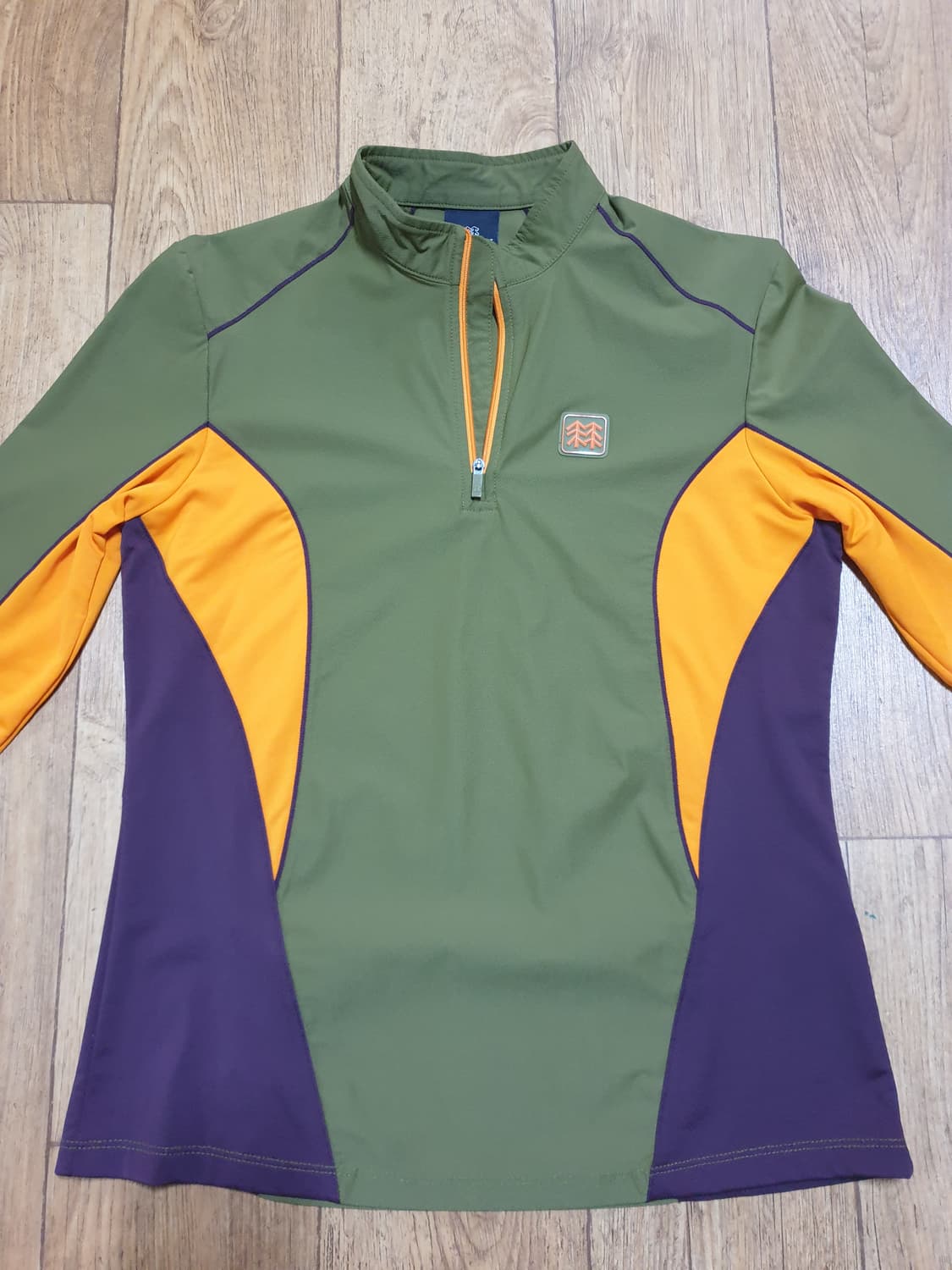 1084 코오롱 아웃도어 반집업 90 사이즈입니다 상품이미지1