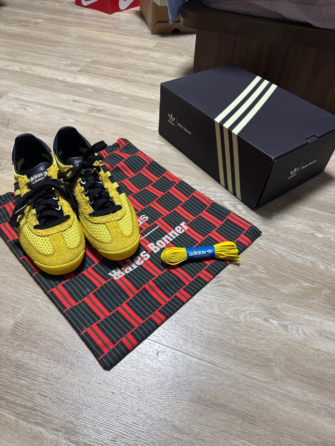 아디다스 웨일즈 보너 옐로우 스니커즈 상품이미지1