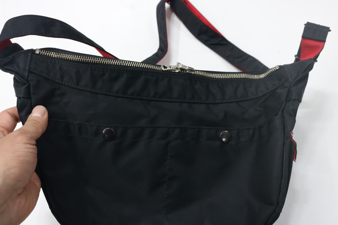 포터 x ILS 콜라보 엘카스 블랙 & 레드 숄더백 상품이미지8