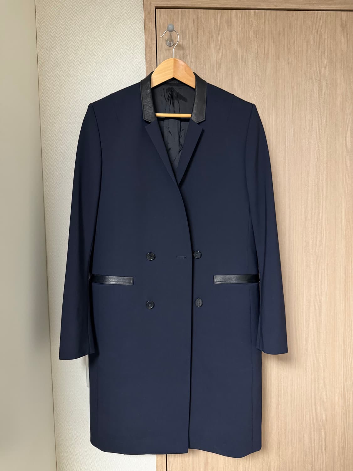 준지 레더 디테일 코트 상품이미지1