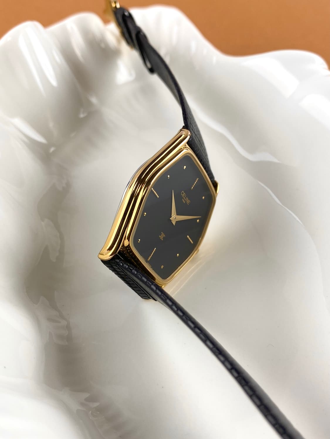 CELINE Hexagon Gold watch UNISEX 상품이미지5