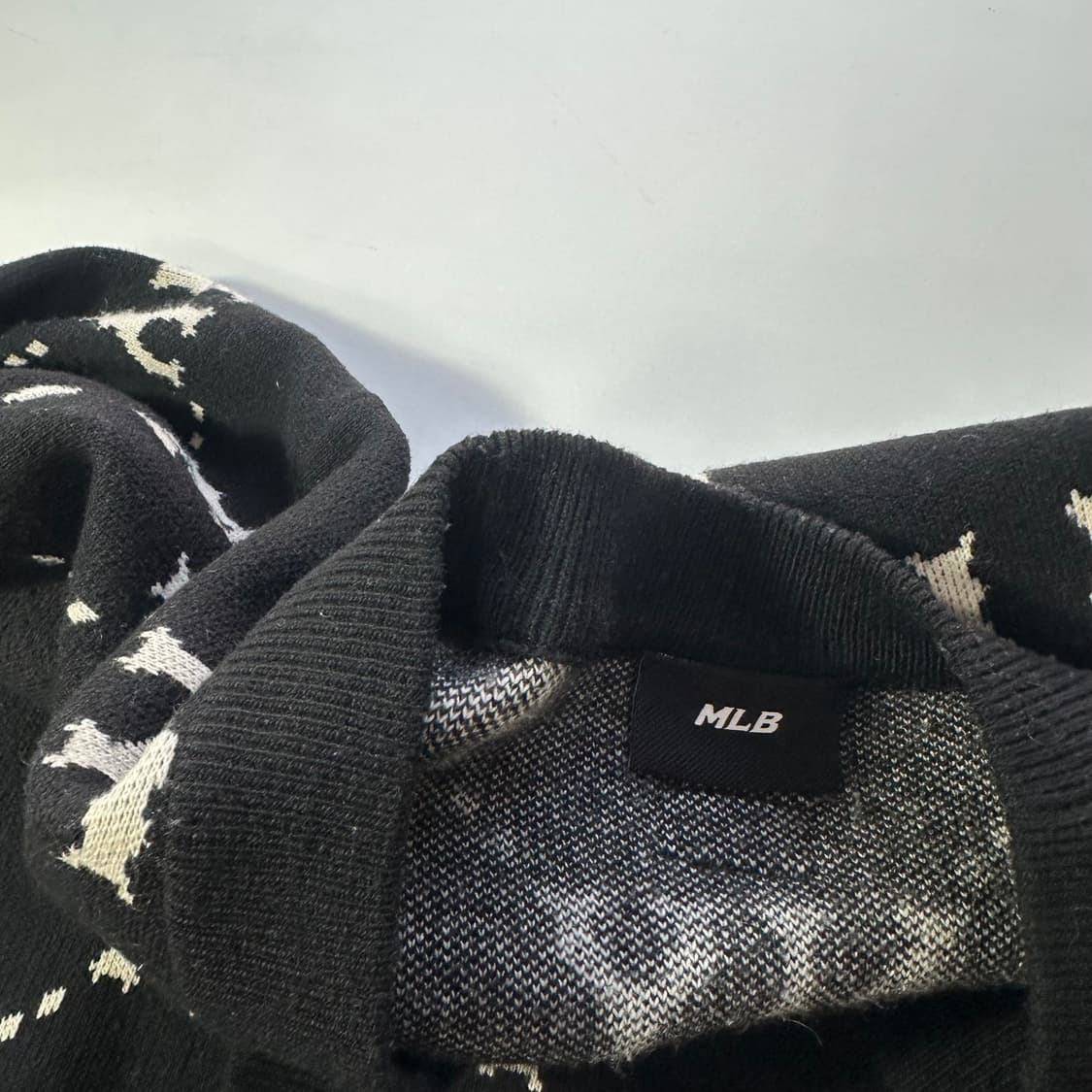 M 100 MLB 블랙 NY로고 캐시미어혼방 루즈핏 가디건 상품이미지4