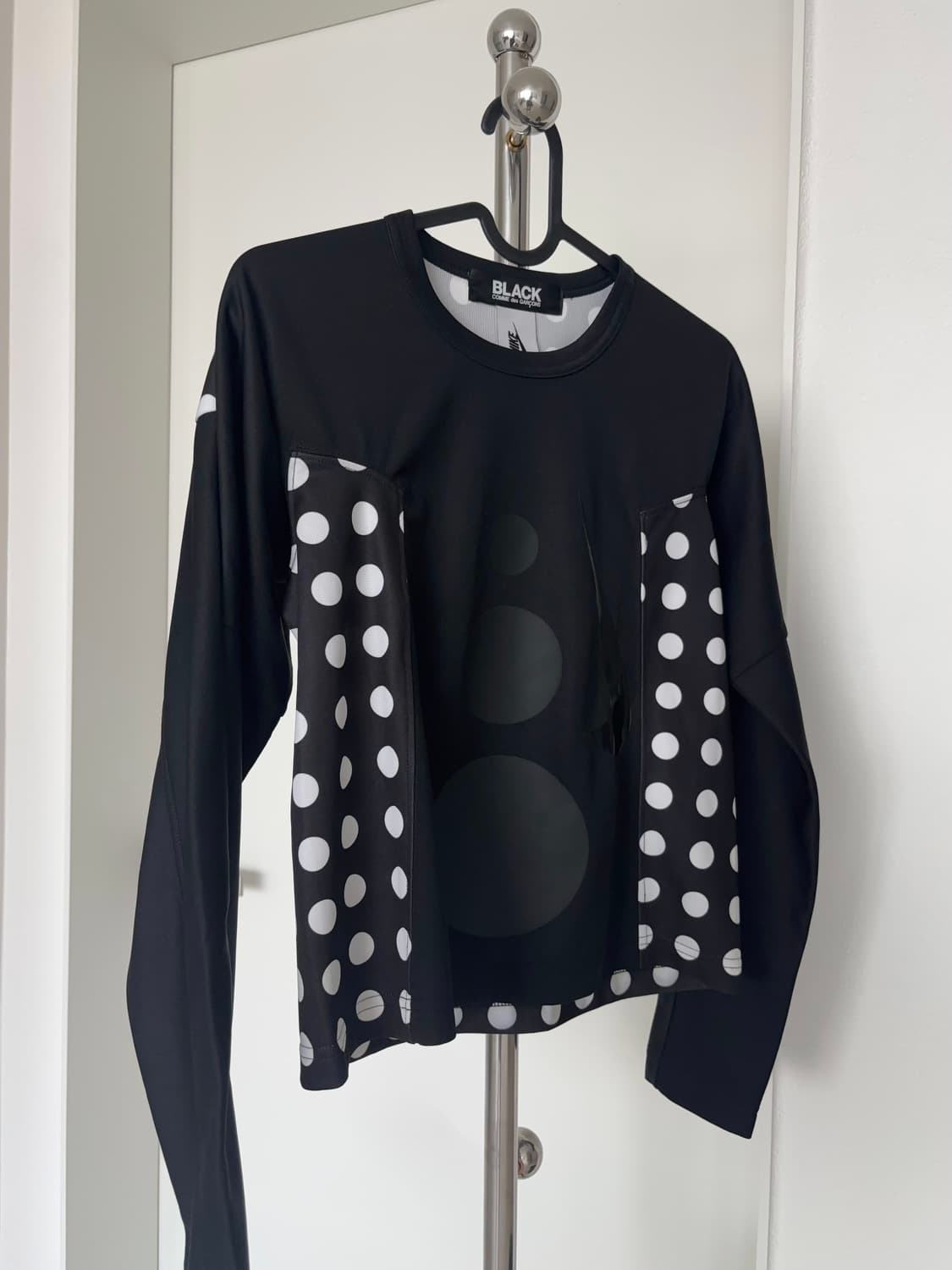 꼼데가르송 블랙 x 나이키 도트 티셔츠  상품이미지3