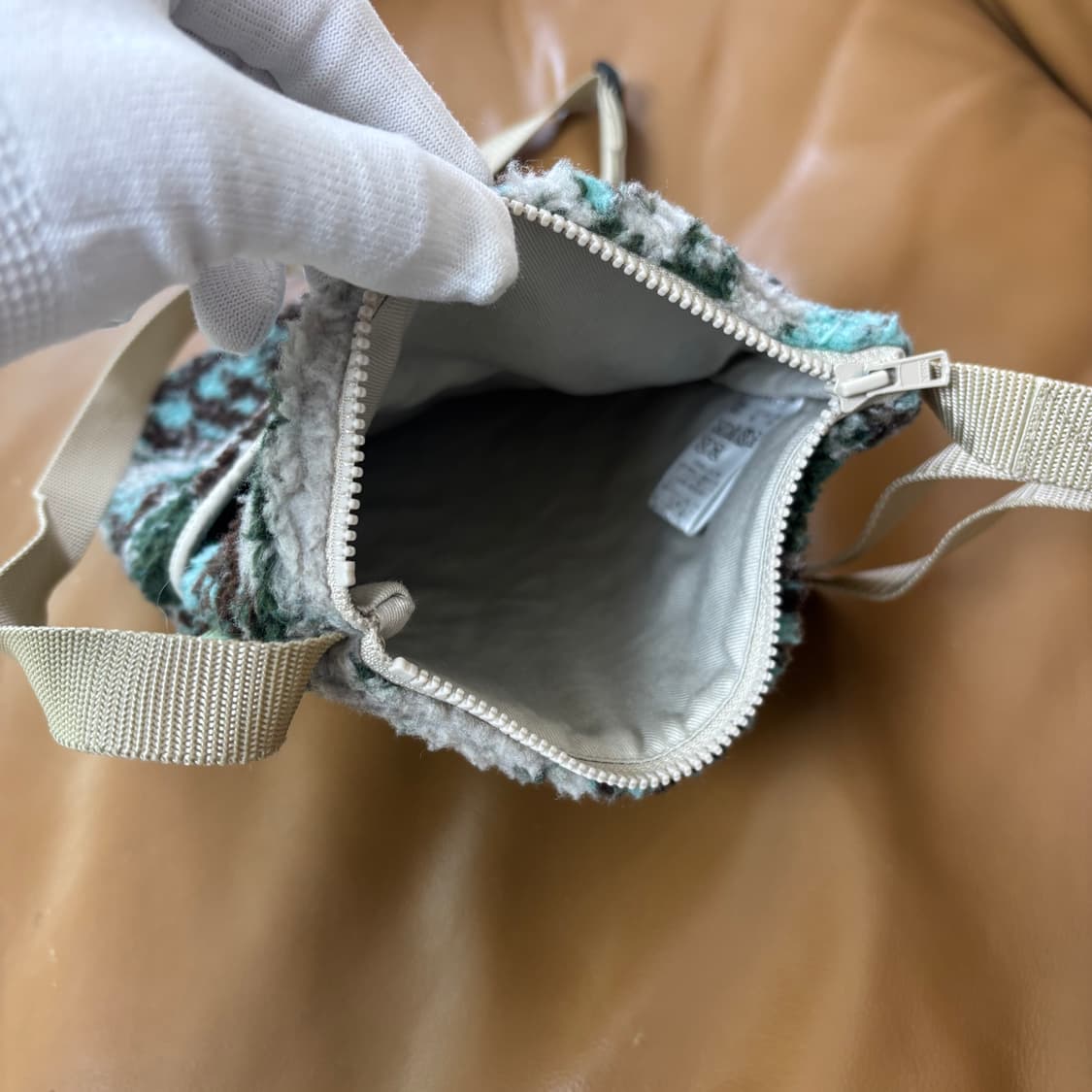 Beams SSZ 빔즈 빔스 플리스 샤코슈 크로스백 가방 상품이미지6