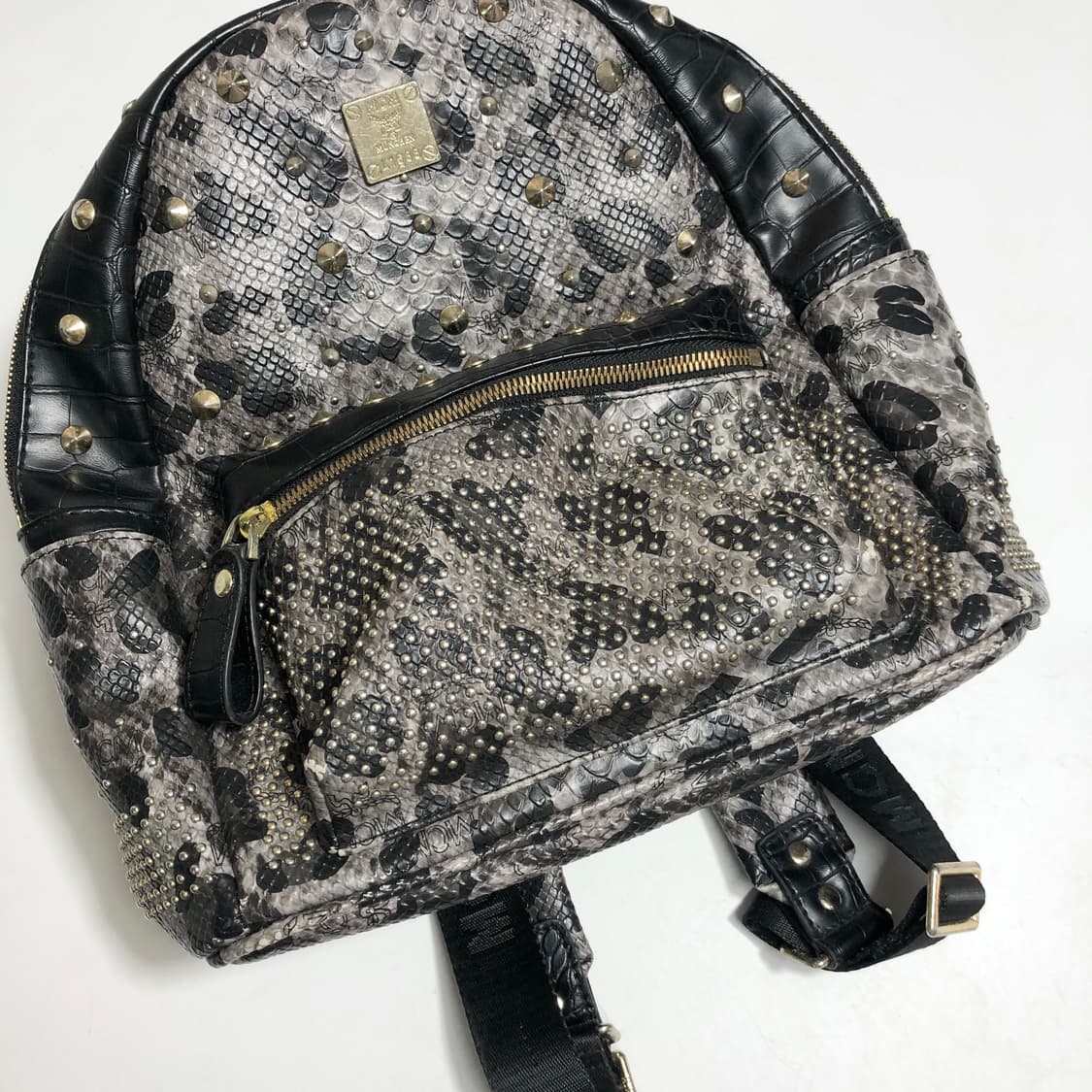 MCM 뱀피 스터드 백팩  상품이미지2