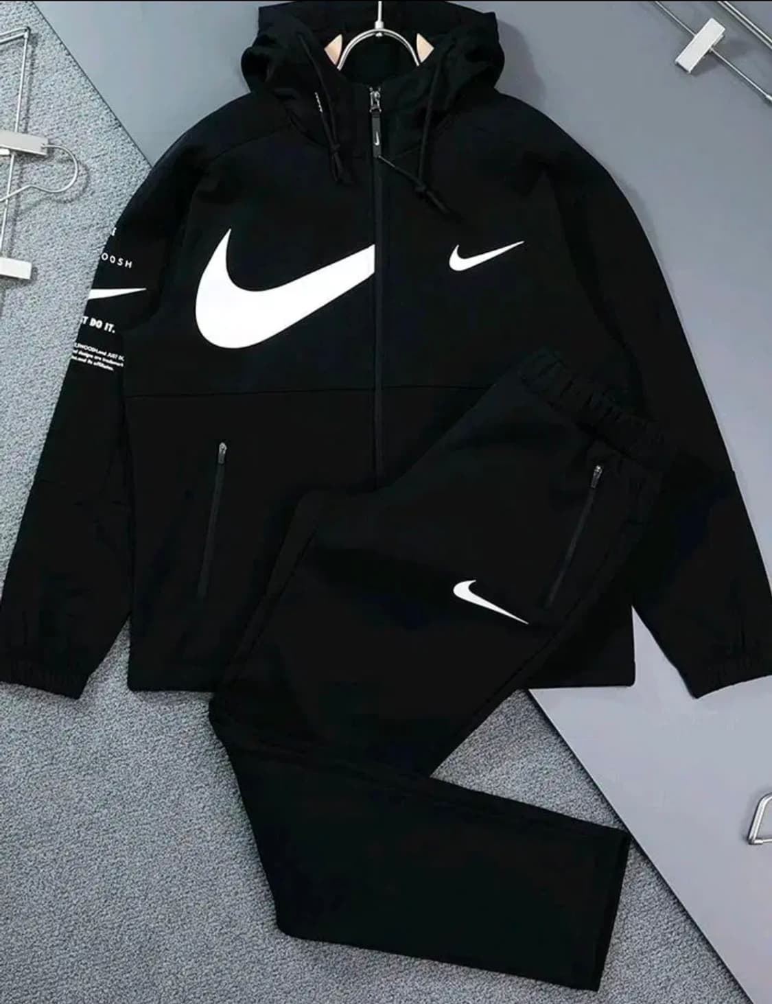 블랙 색상 나이키 스우시 트레이닝 세트 상품이미지2