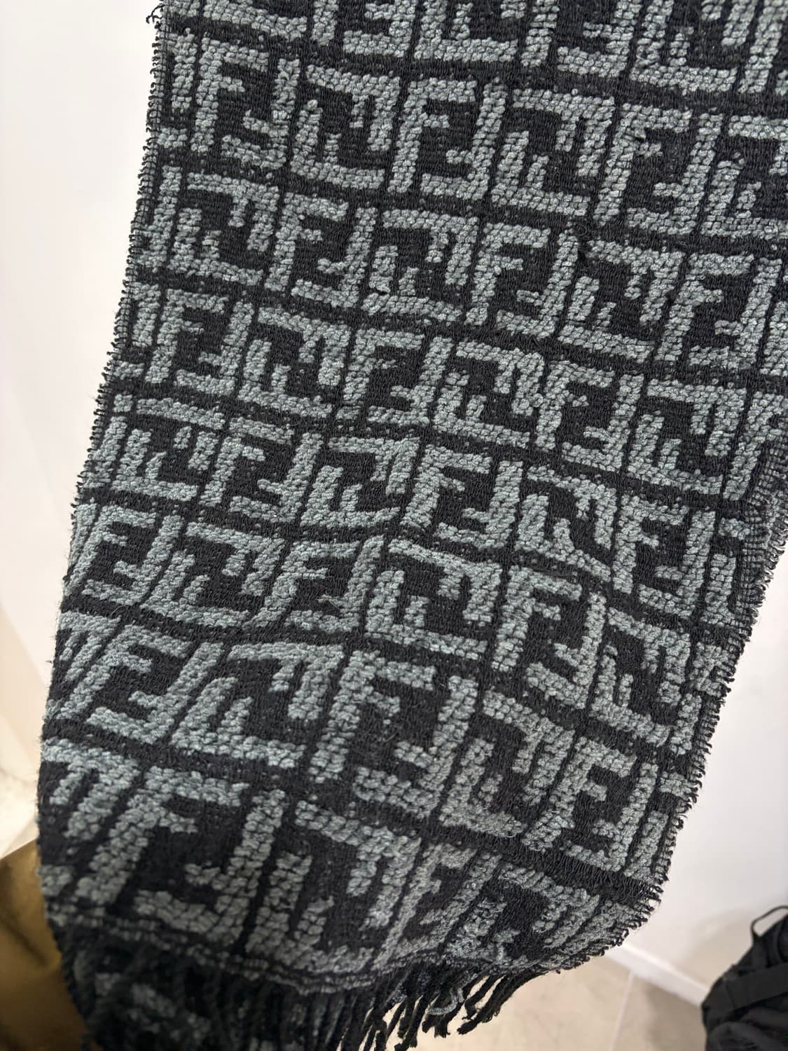 펜디 FF 모노그램 블랙 차콜 목도리 머플러 상품이미지2