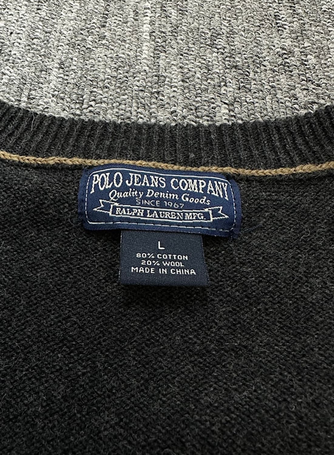 폴로 니트 폴로진 브이넥 니트 챠콜 상품이미지3